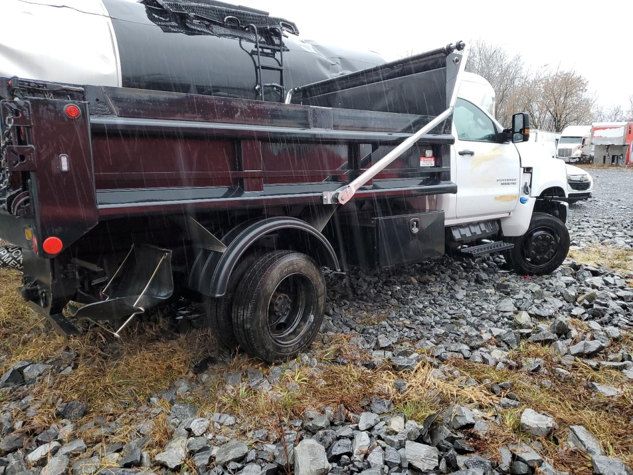 Photo 2 VIN: 1HTKJPVM6MH677980 - CHEVROLET SILVERADO 