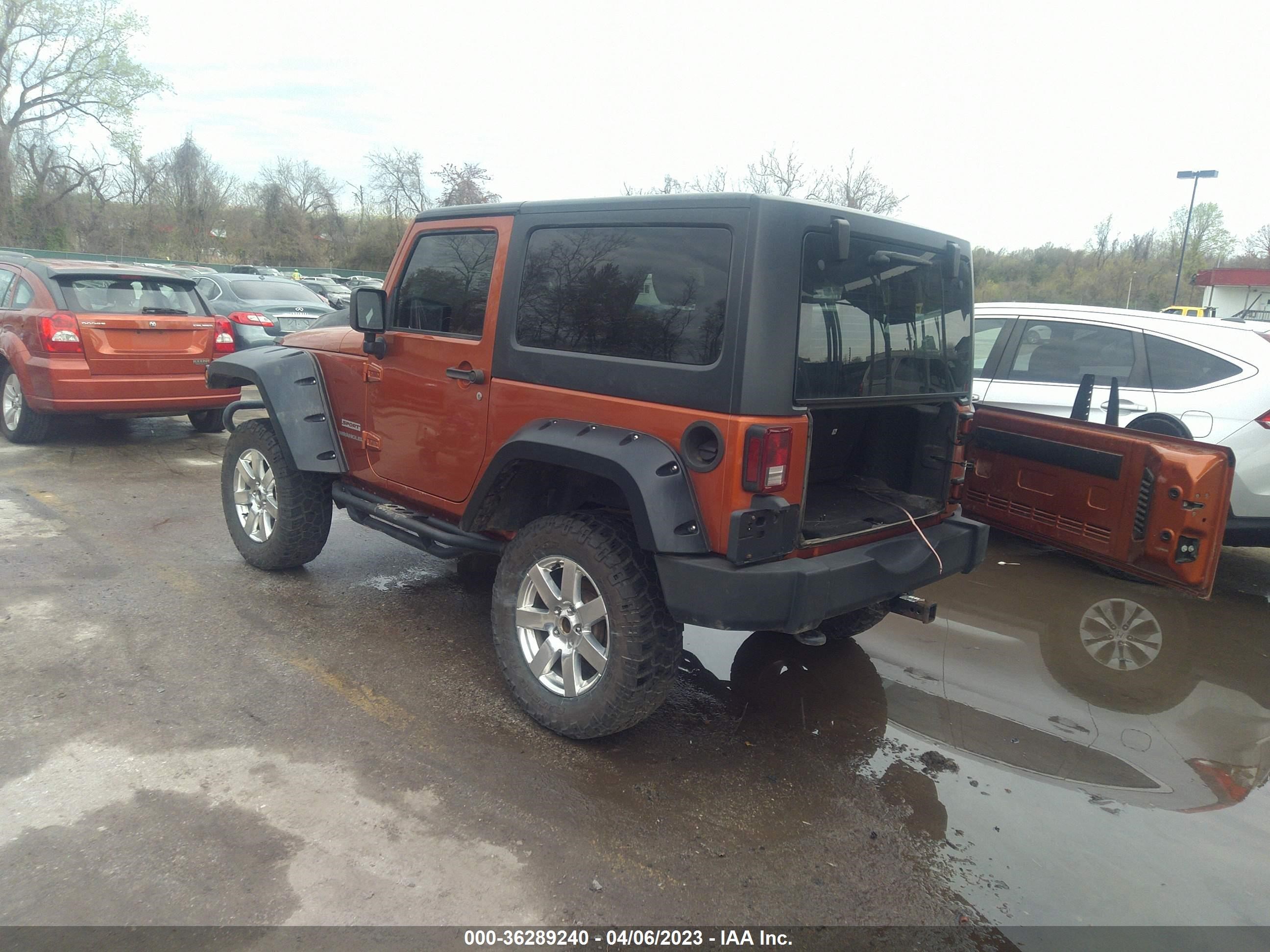 Photo 2 VIN: 1J4AA2D13BL510838 - JEEP WRANGLER 