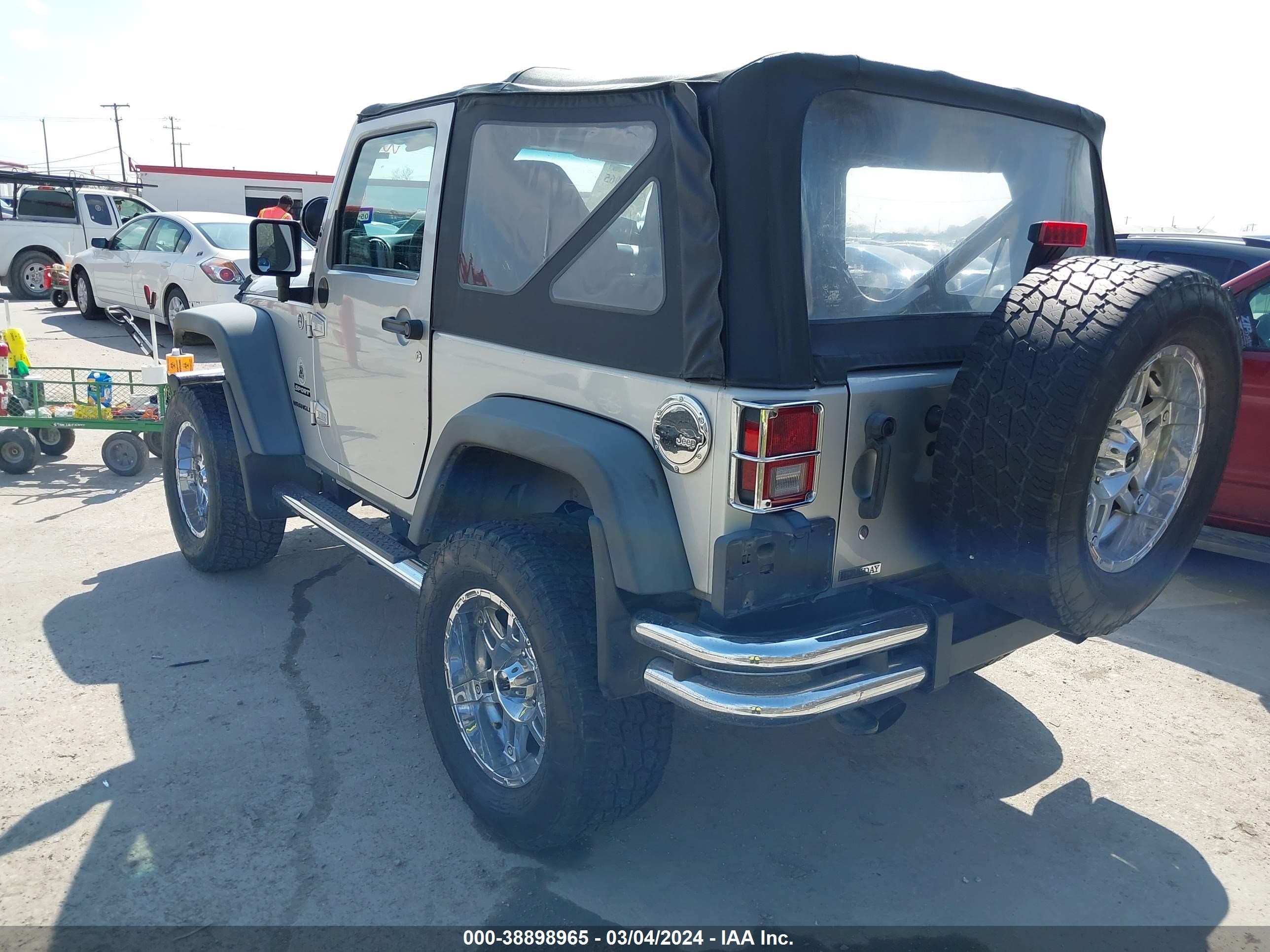 Photo 2 VIN: 1J4AA2D17BL541428 - JEEP WRANGLER 