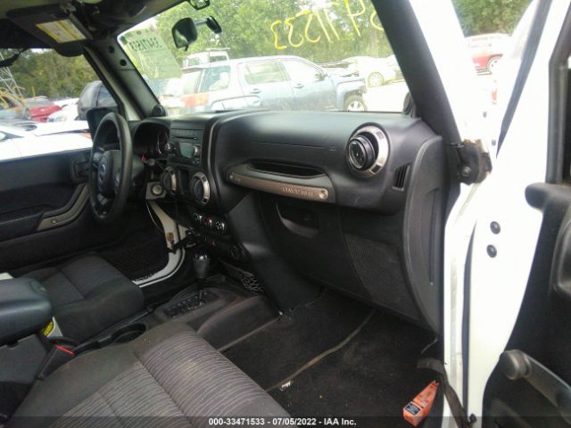 Photo 4 VIN: 1J4AA2D18BL557685 - JEEP WRANGLER 