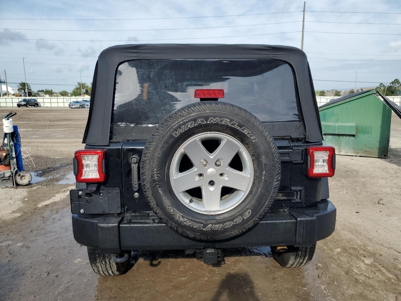 Photo 5 VIN: 1J4AA2D1XBL591417 - JEEP WRANGLER 