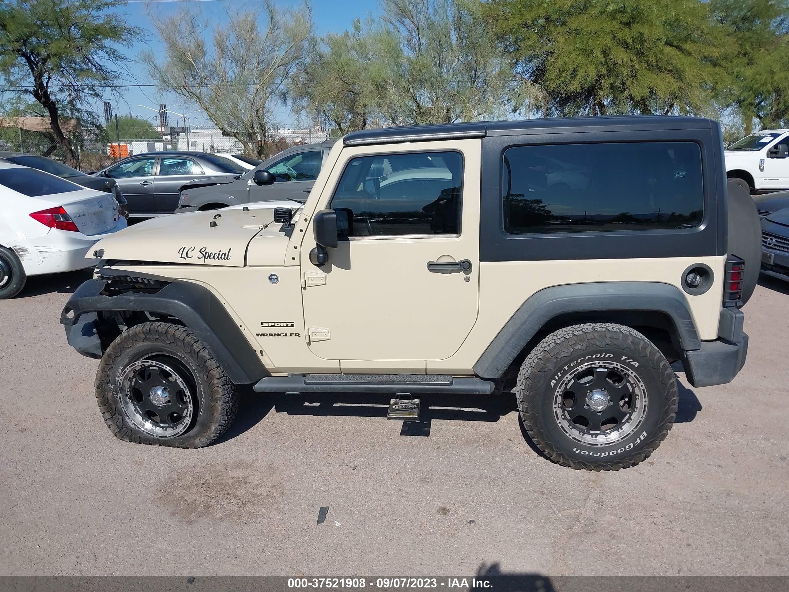 Photo 13 VIN: 1J4AA2D1XBL617353 - JEEP WRANGLER 