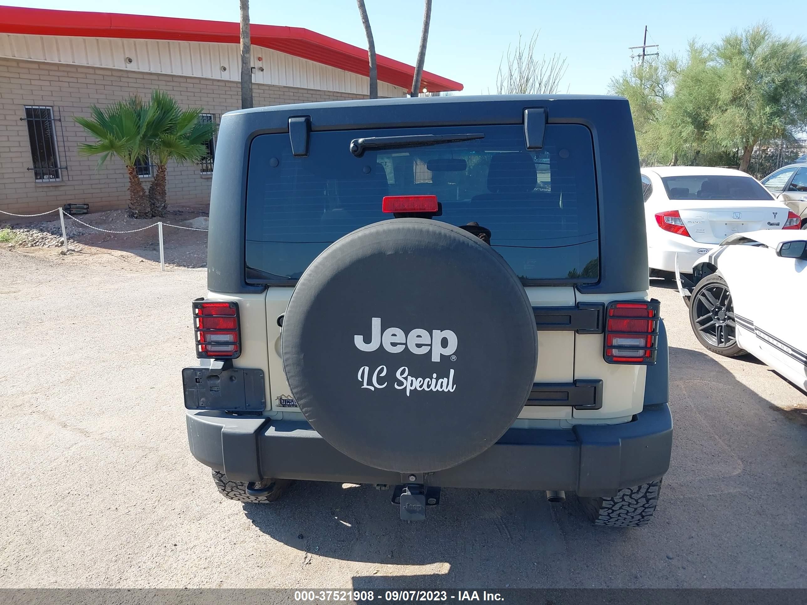 Photo 15 VIN: 1J4AA2D1XBL617353 - JEEP WRANGLER 