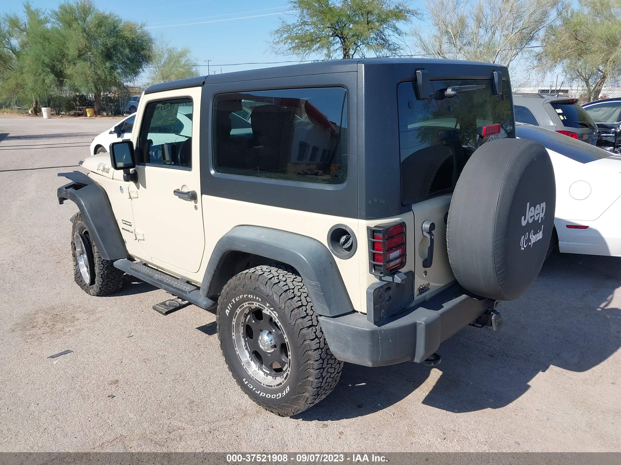 Photo 2 VIN: 1J4AA2D1XBL617353 - JEEP WRANGLER 