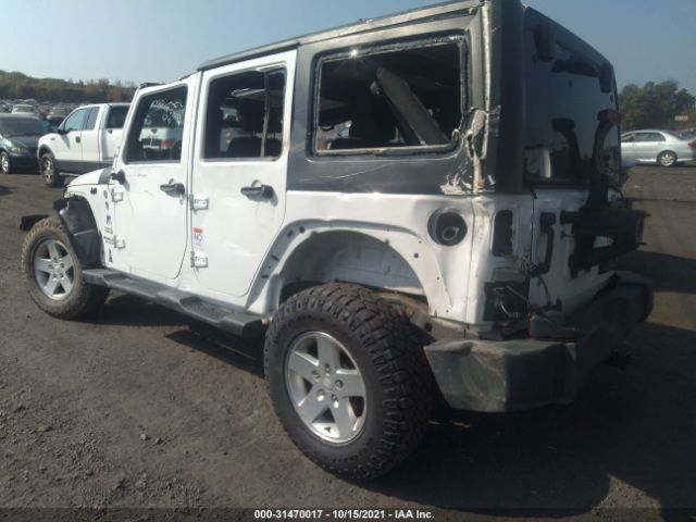 Photo 2 VIN: 1J4BA3H12BL599189 - JEEP WRANGLER UNLIMITED 