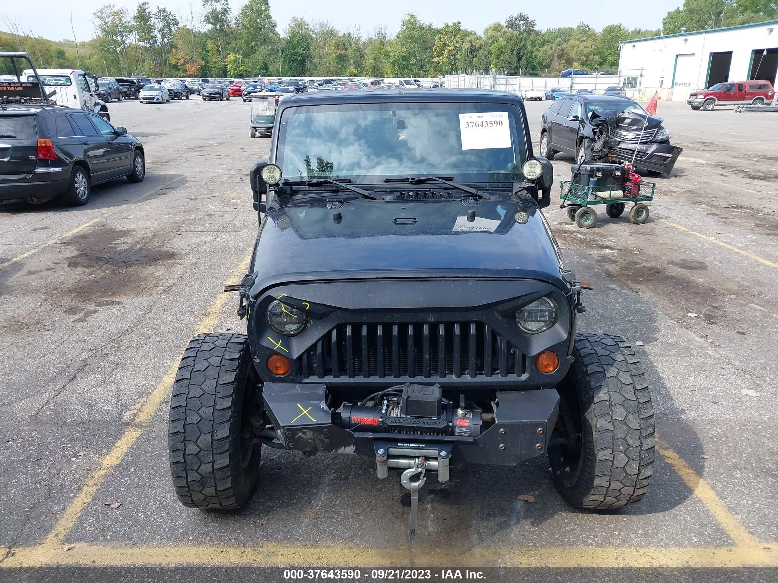 Photo 11 VIN: 1J4BA5H13BL588956 - JEEP WRANGLER 