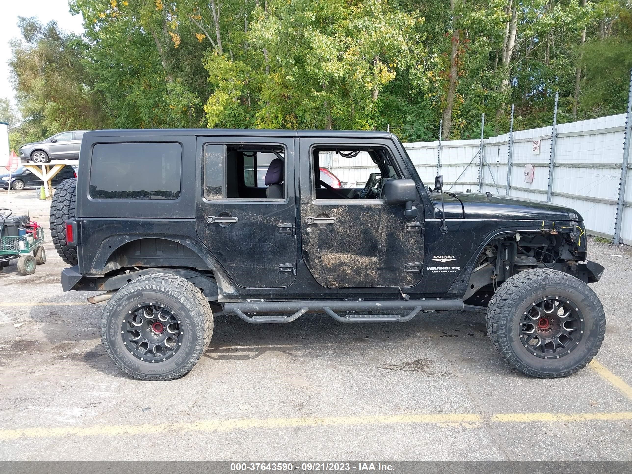 Photo 12 VIN: 1J4BA5H13BL588956 - JEEP WRANGLER 