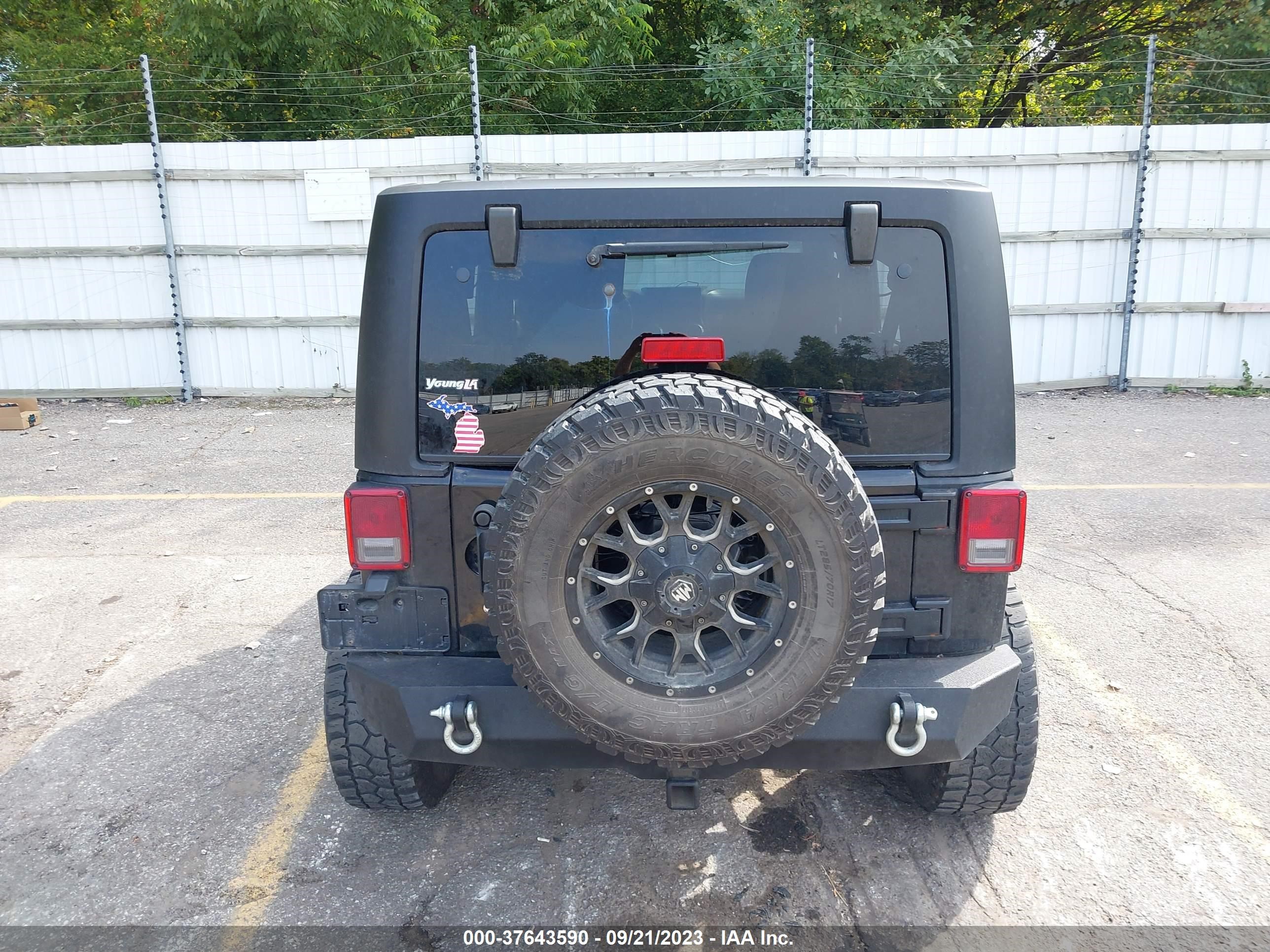 Photo 15 VIN: 1J4BA5H13BL588956 - JEEP WRANGLER 