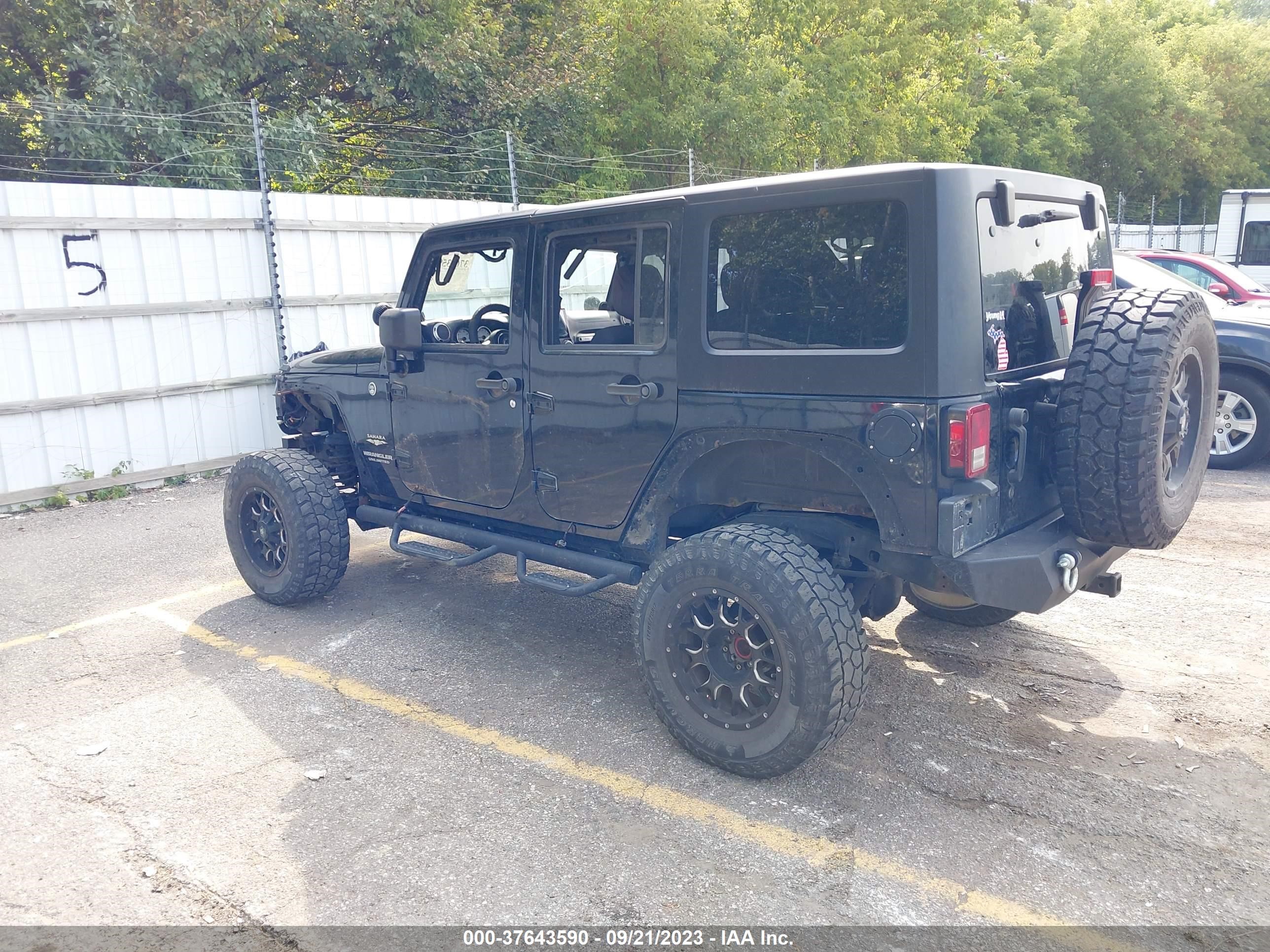 Photo 2 VIN: 1J4BA5H13BL588956 - JEEP WRANGLER 