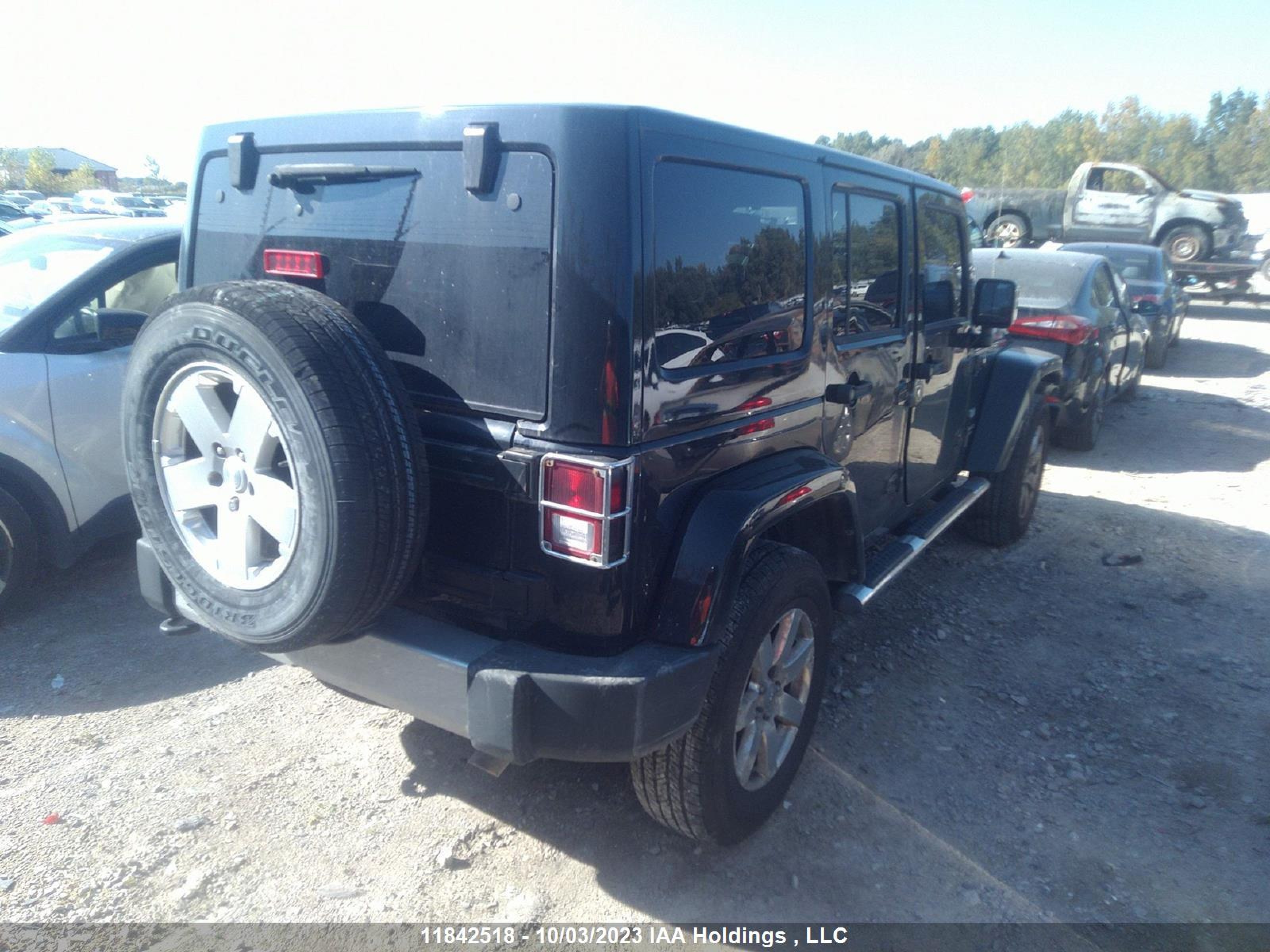 Photo 3 VIN: 1J4BA7H11BL633212 - JEEP NULL 