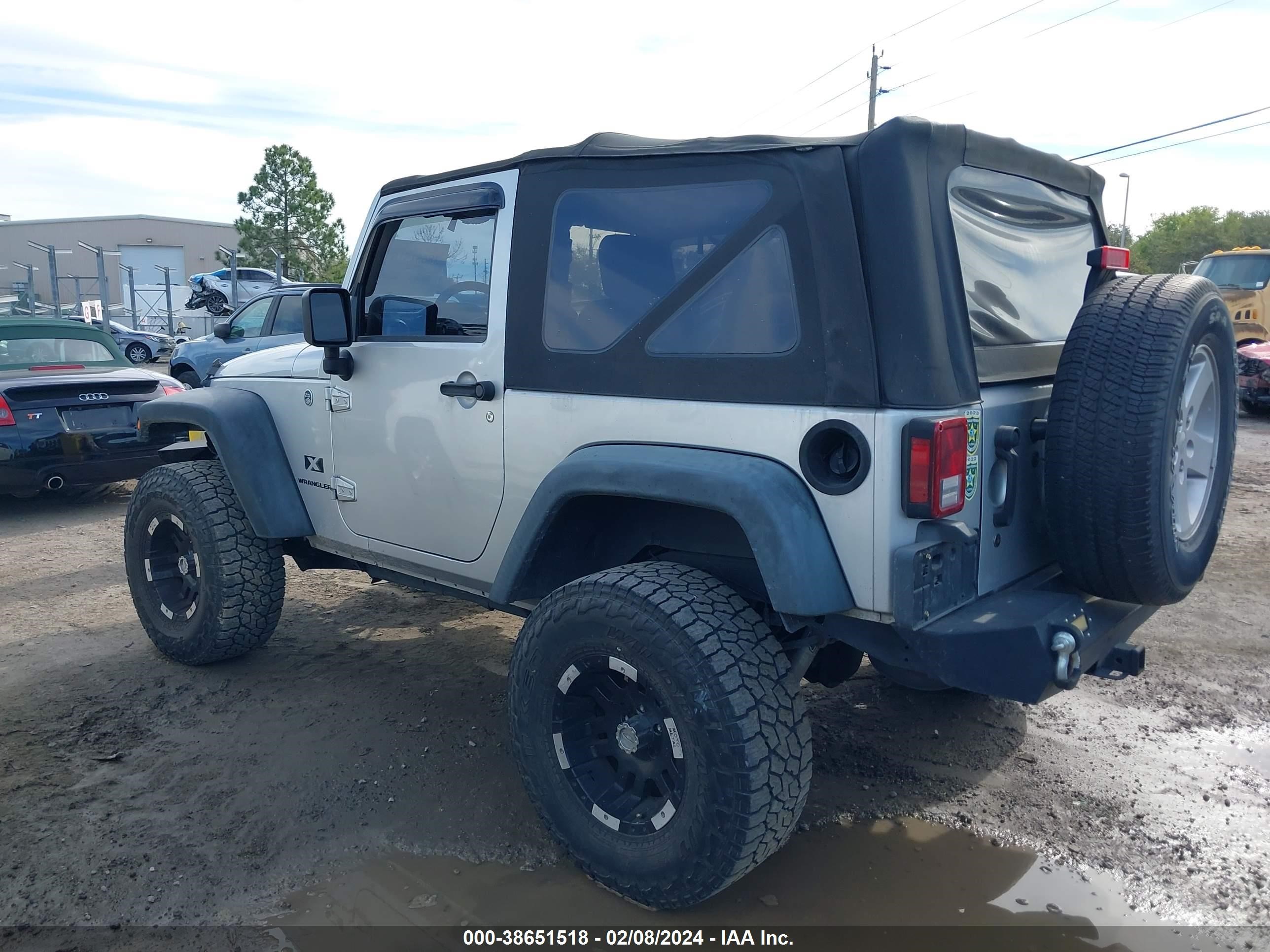 Photo 2 VIN: 1J4FA24128L535793 - JEEP WRANGLER 