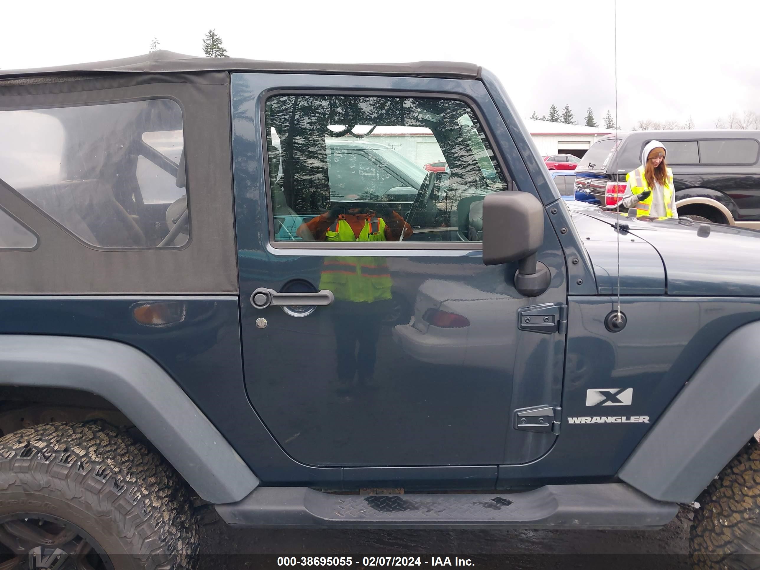 Photo 12 VIN: 1J4FA24128L632847 - JEEP WRANGLER 