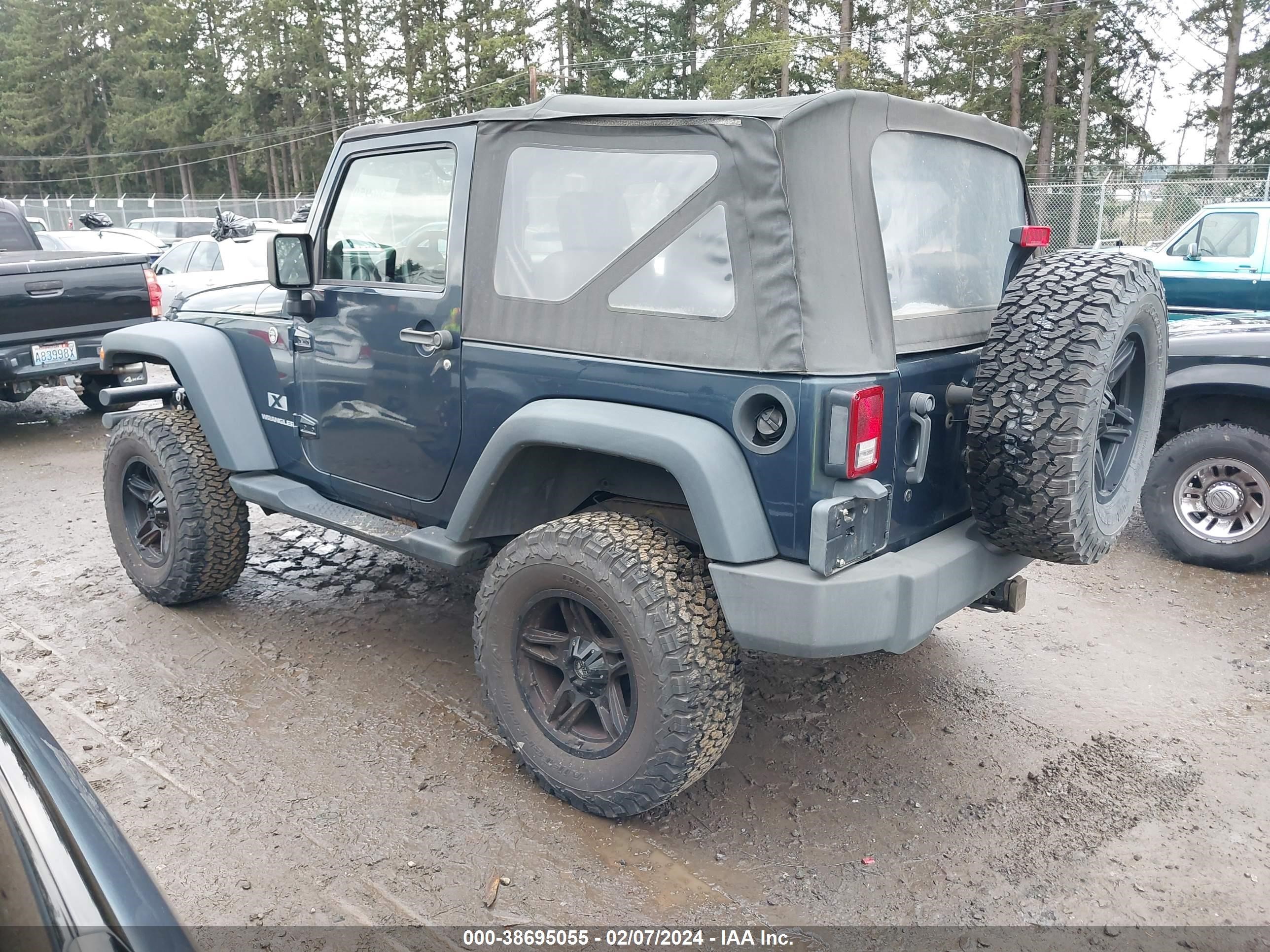 Photo 2 VIN: 1J4FA24128L632847 - JEEP WRANGLER 