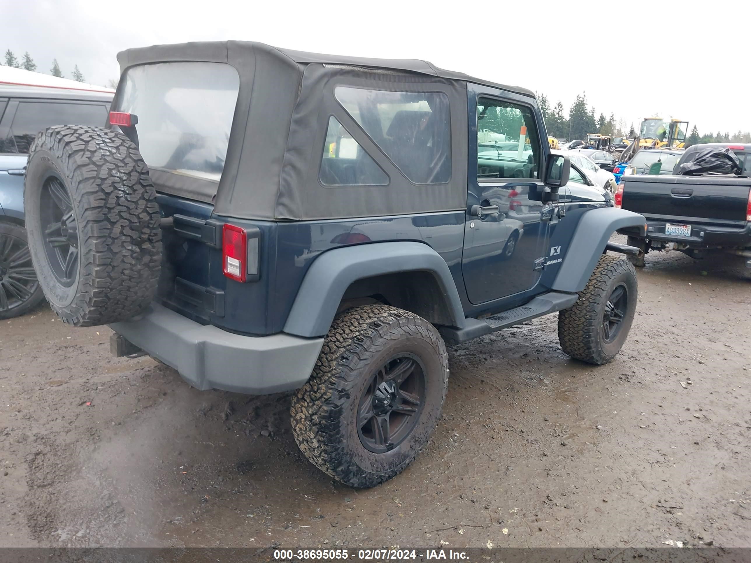 Photo 3 VIN: 1J4FA24128L632847 - JEEP WRANGLER 