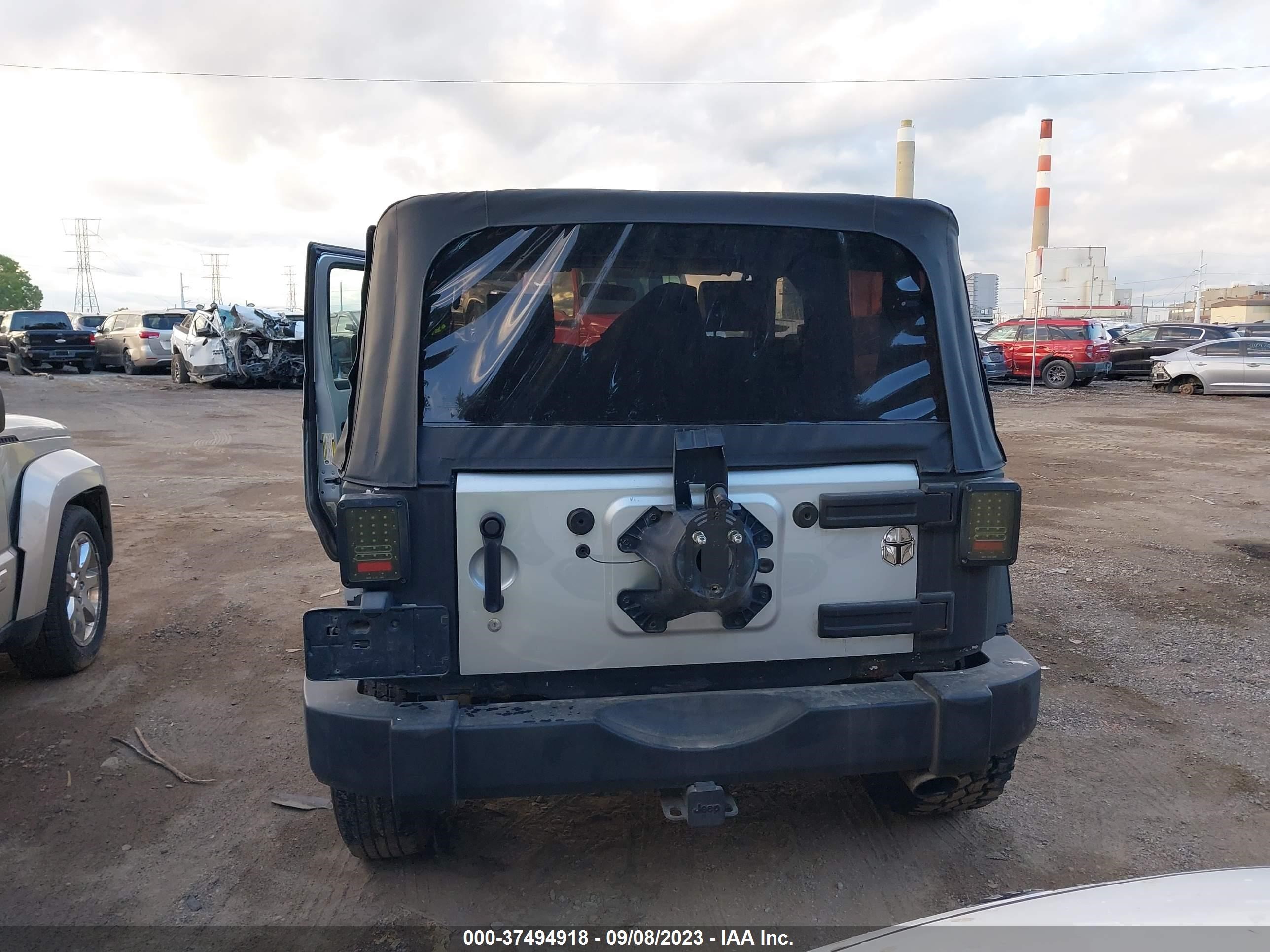 Photo 15 VIN: 1J4FA24138L540243 - JEEP WRANGLER 