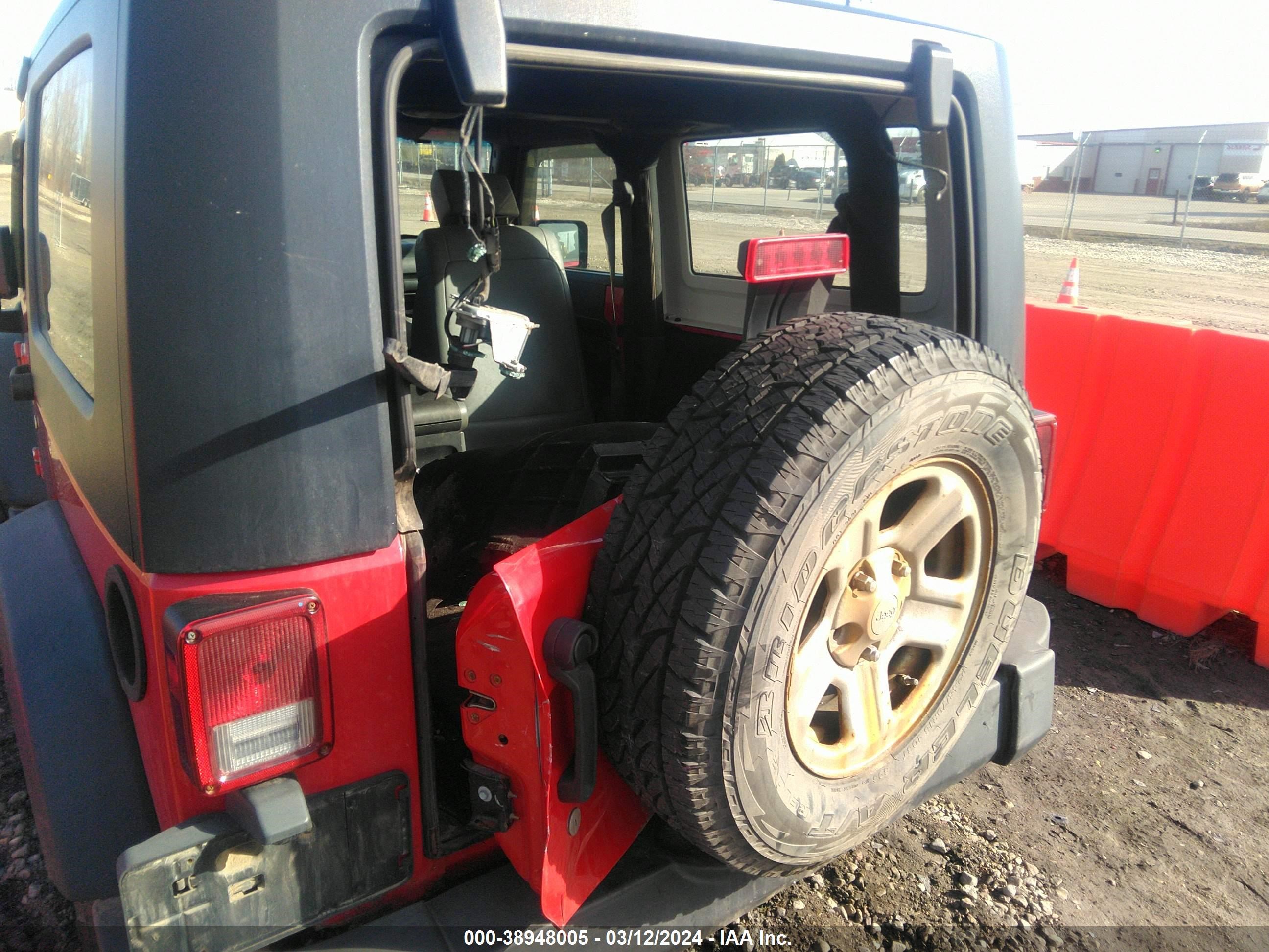 Photo 11 VIN: 1J4FA24138L610596 - JEEP WRANGLER 