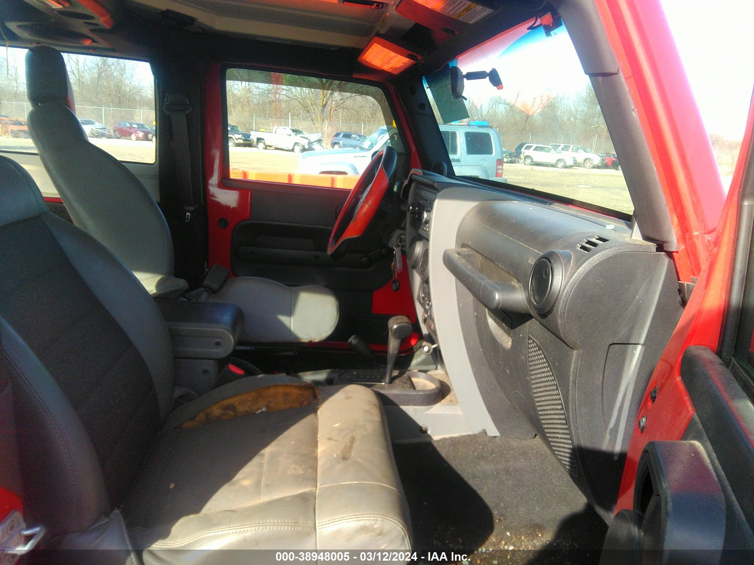 Photo 4 VIN: 1J4FA24138L610596 - JEEP WRANGLER 