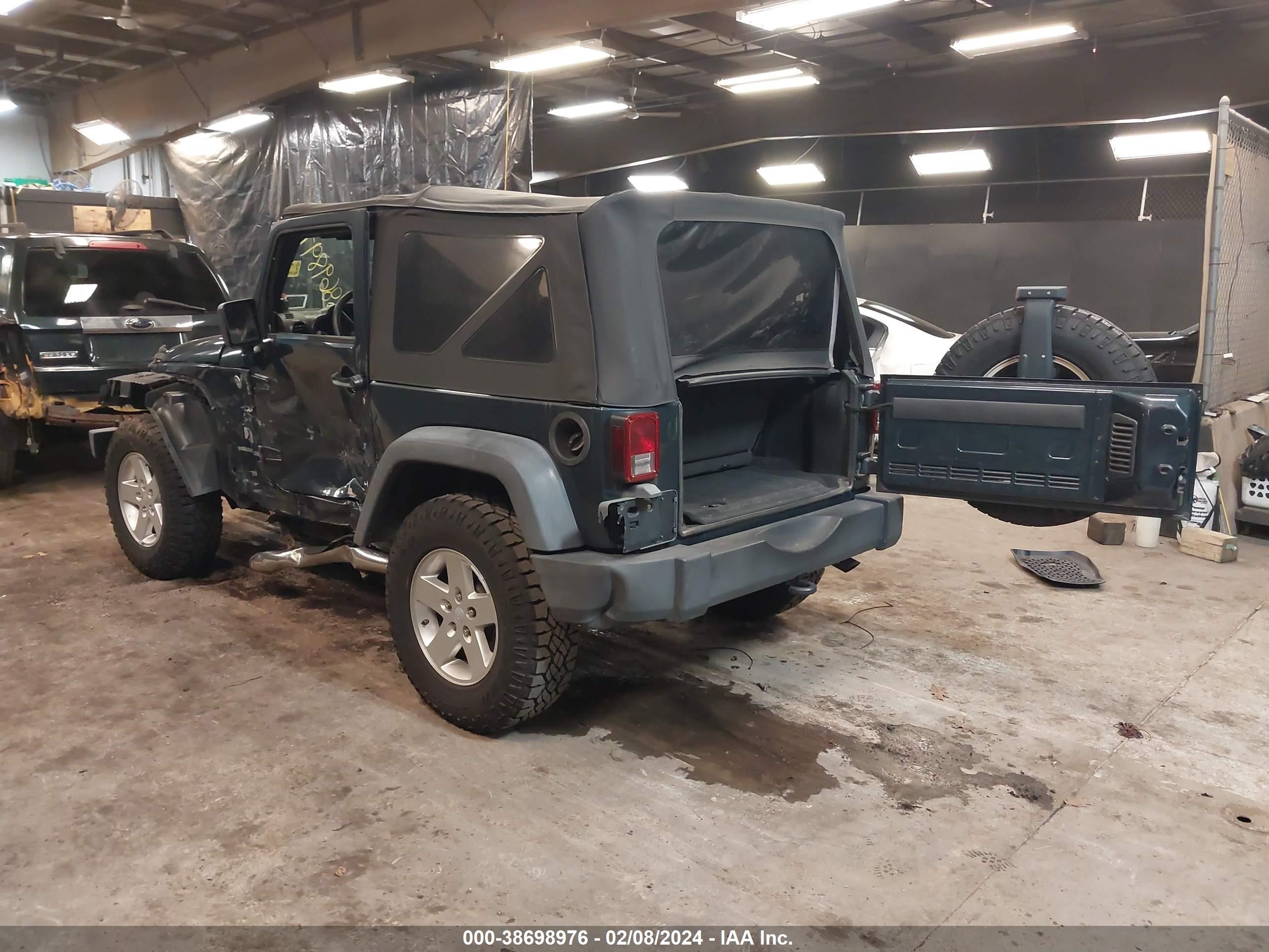 Photo 2 VIN: 1J4FA24147L107092 - JEEP WRANGLER 