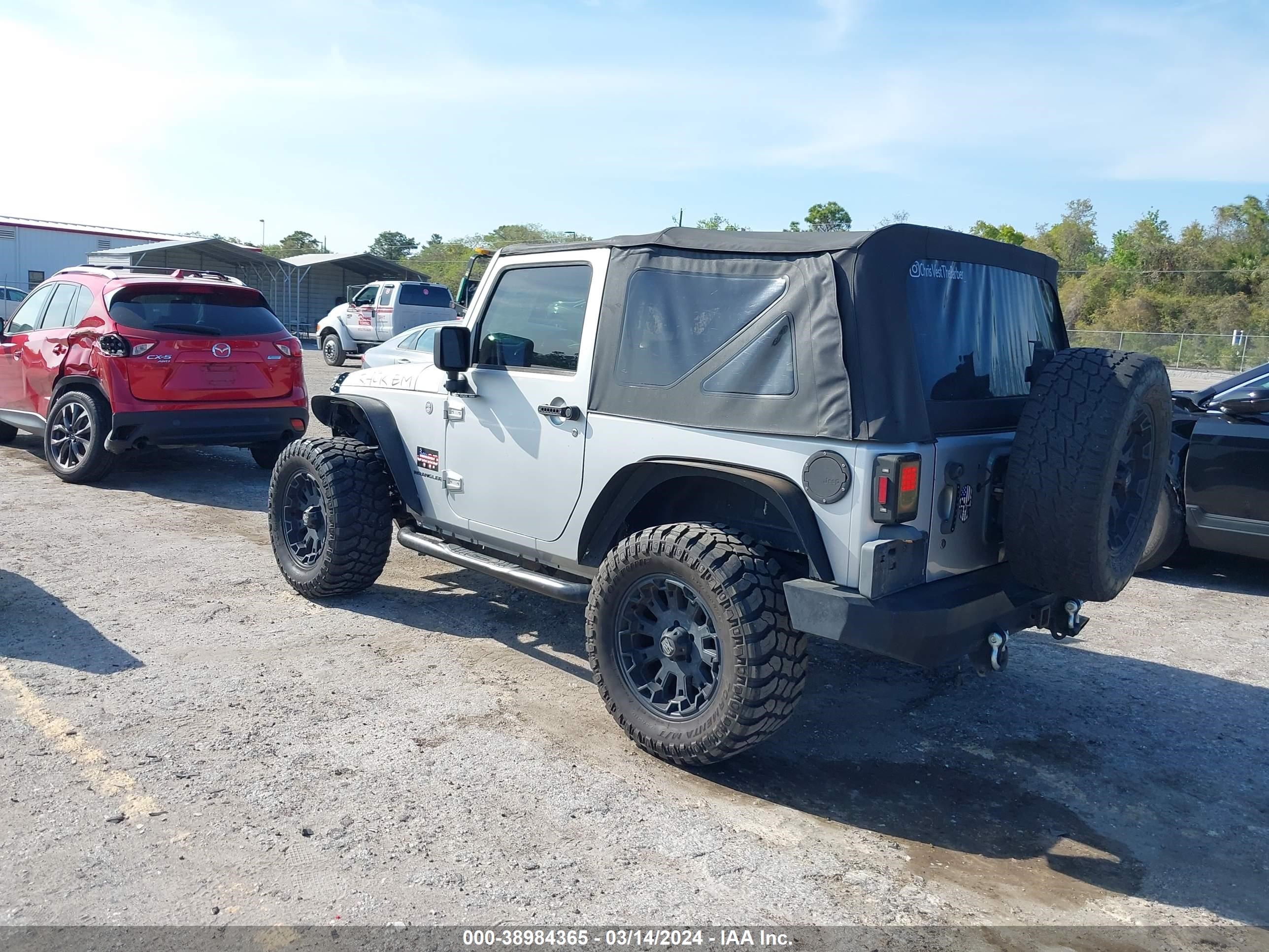 Photo 2 VIN: 1J4FA24157L134916 - JEEP WRANGLER 