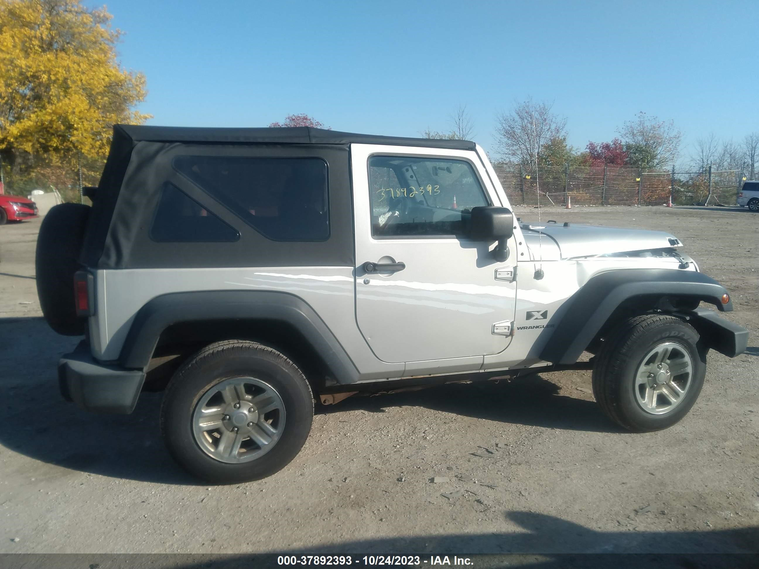 Photo 13 VIN: 1J4FA24157L171853 - JEEP WRANGLER 