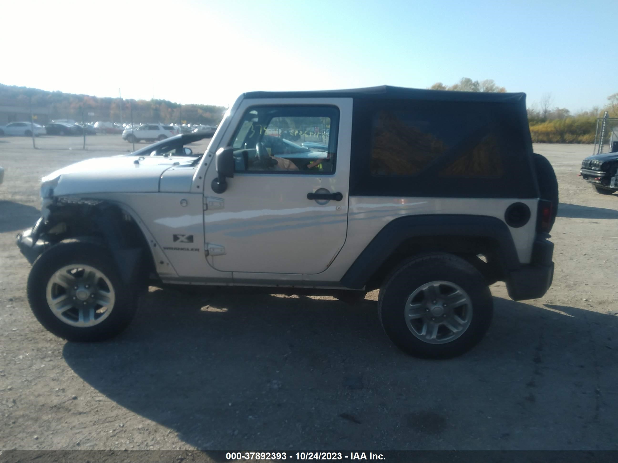 Photo 14 VIN: 1J4FA24157L171853 - JEEP WRANGLER 