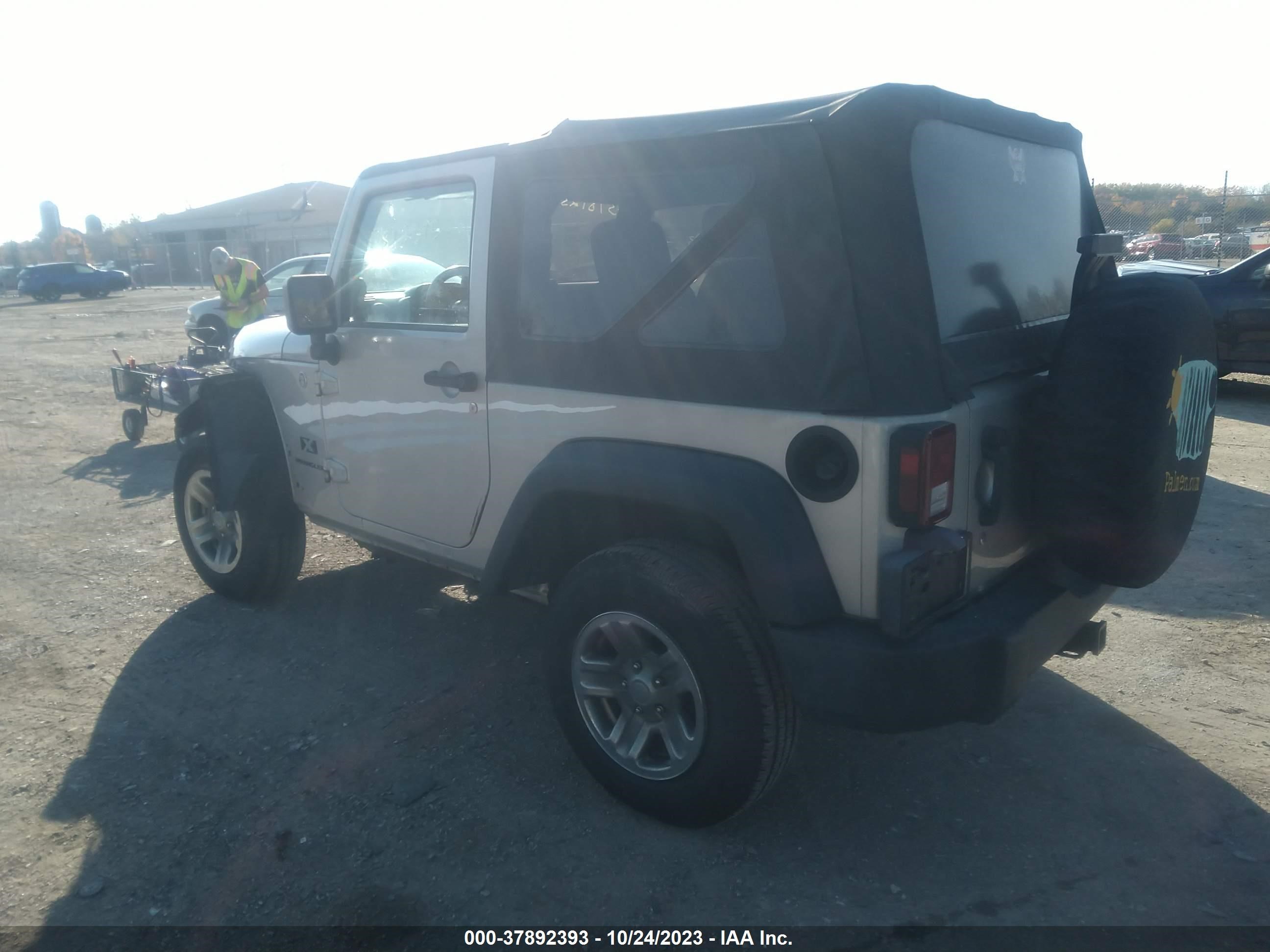 Photo 2 VIN: 1J4FA24157L171853 - JEEP WRANGLER 