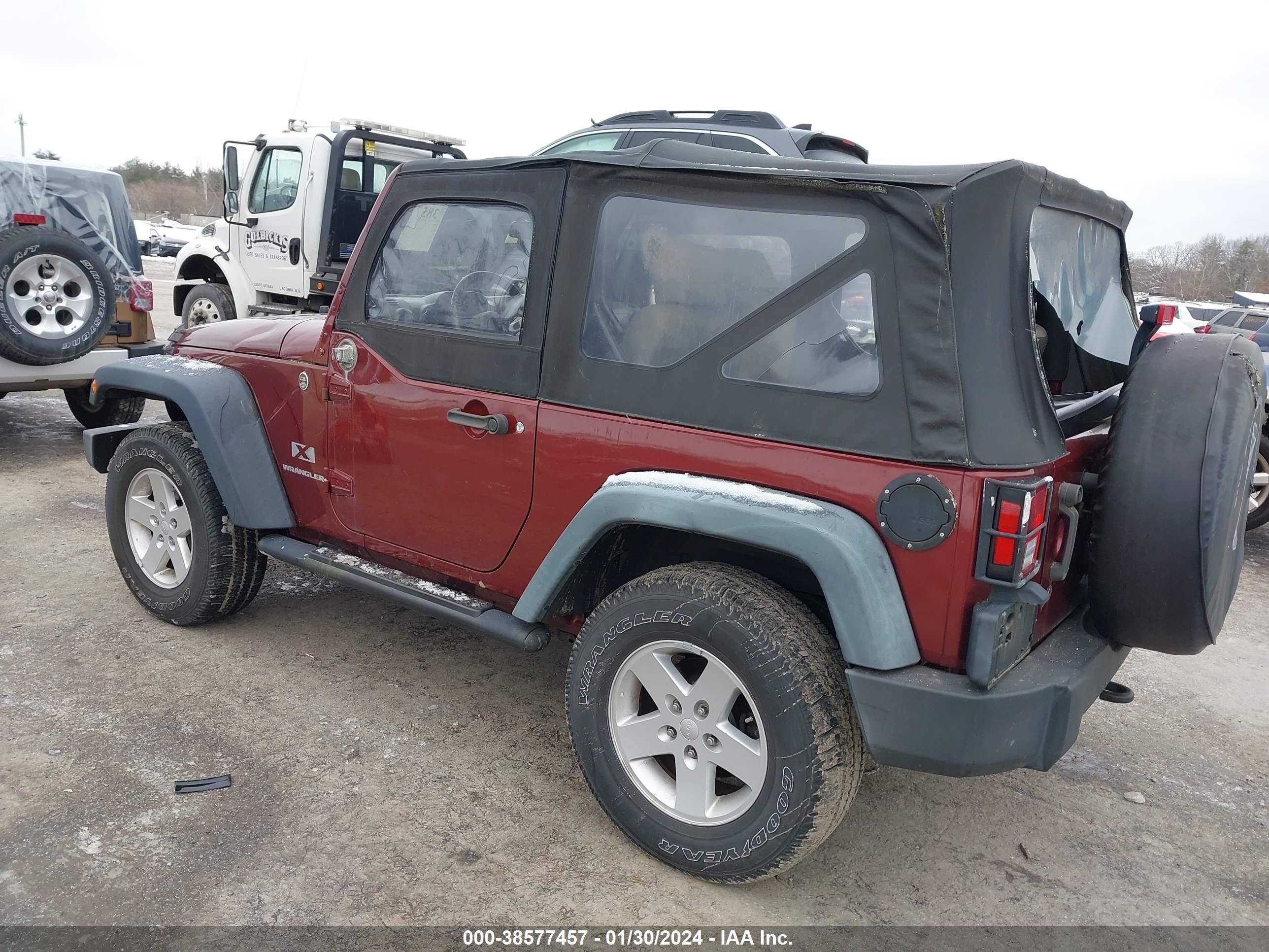 Photo 2 VIN: 1J4FA24158L635791 - JEEP WRANGLER 