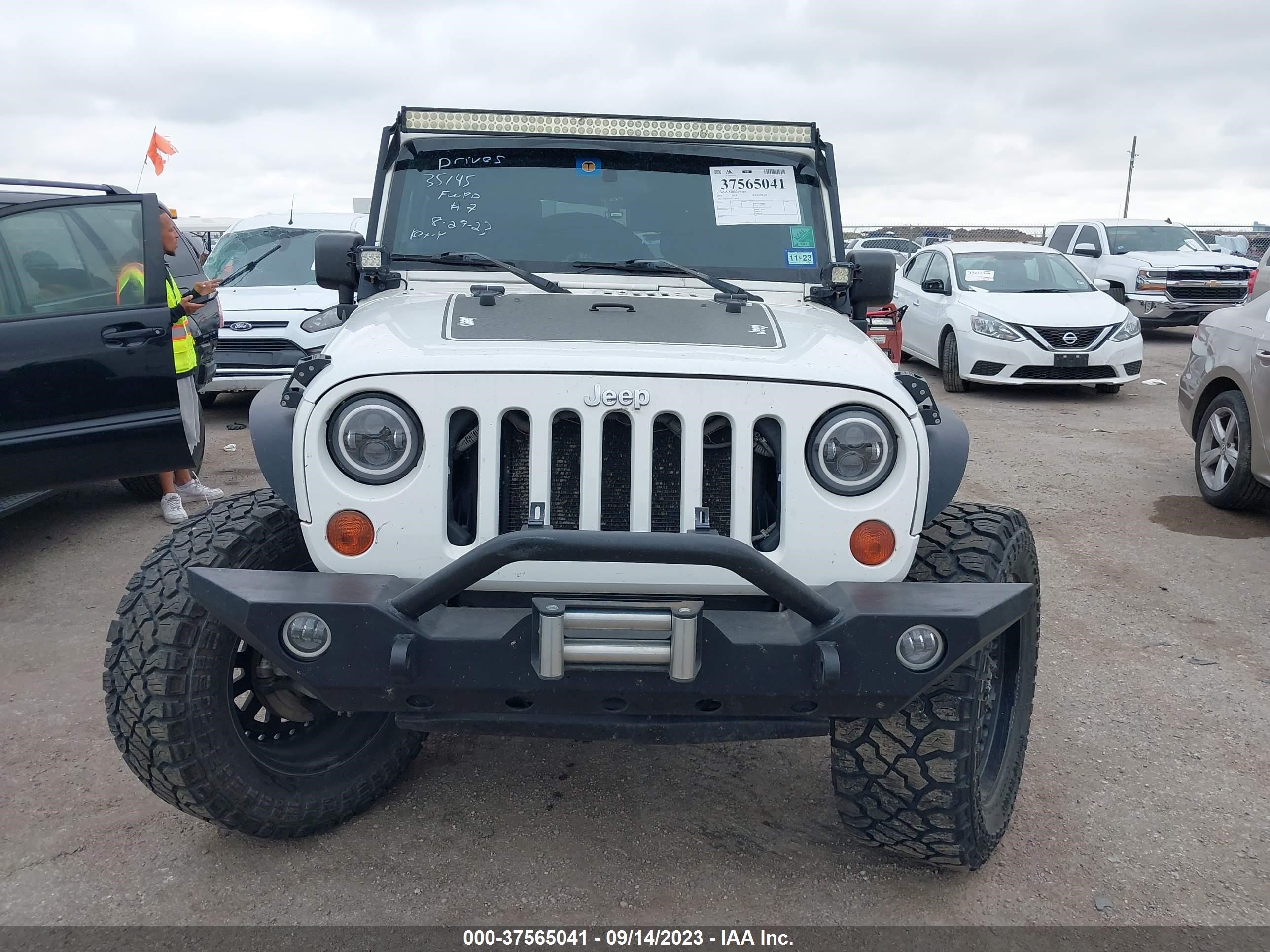 Photo 11 VIN: 1J4FA24179L728975 - JEEP WRANGLER 