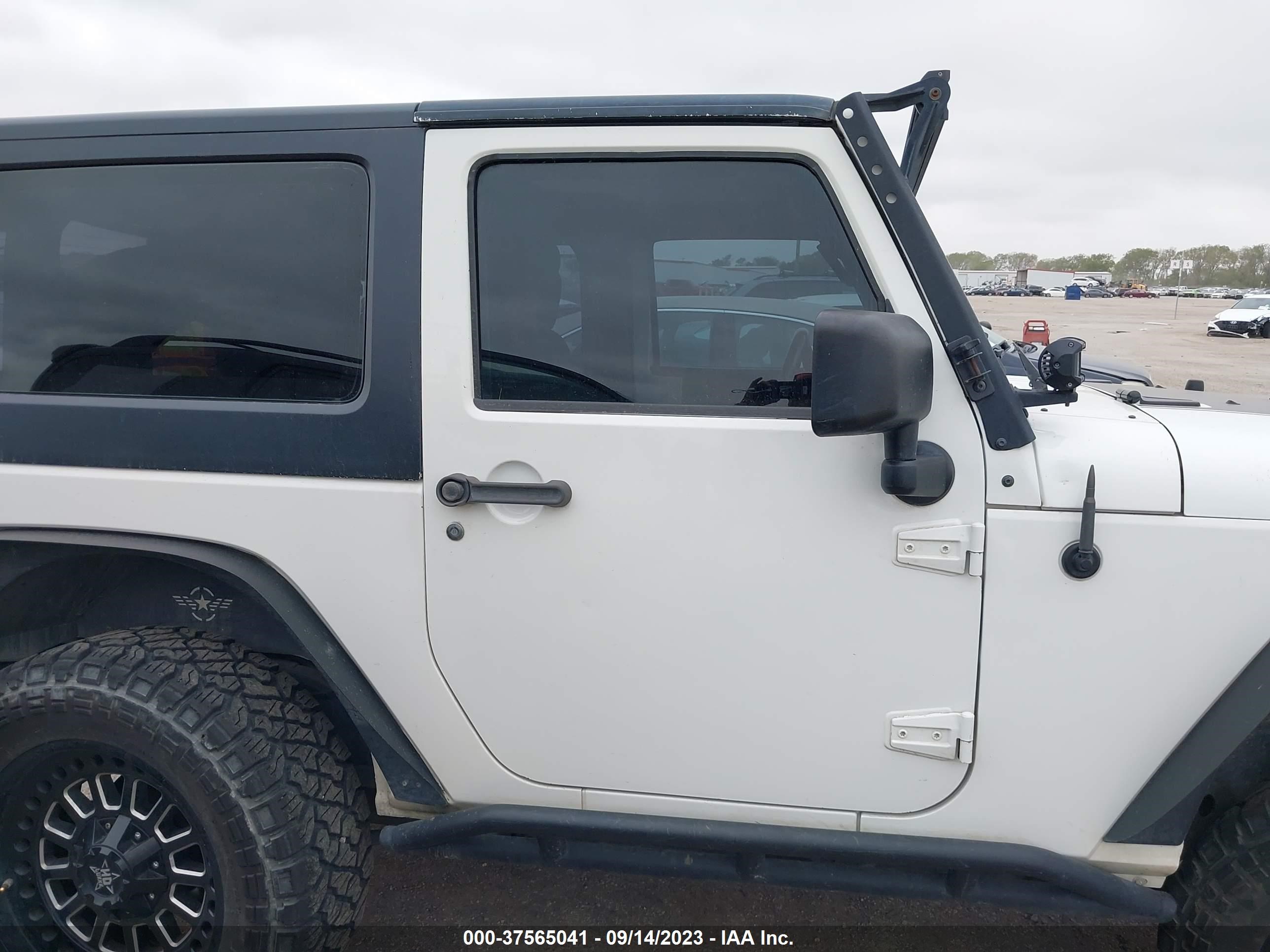 Photo 12 VIN: 1J4FA24179L728975 - JEEP WRANGLER 