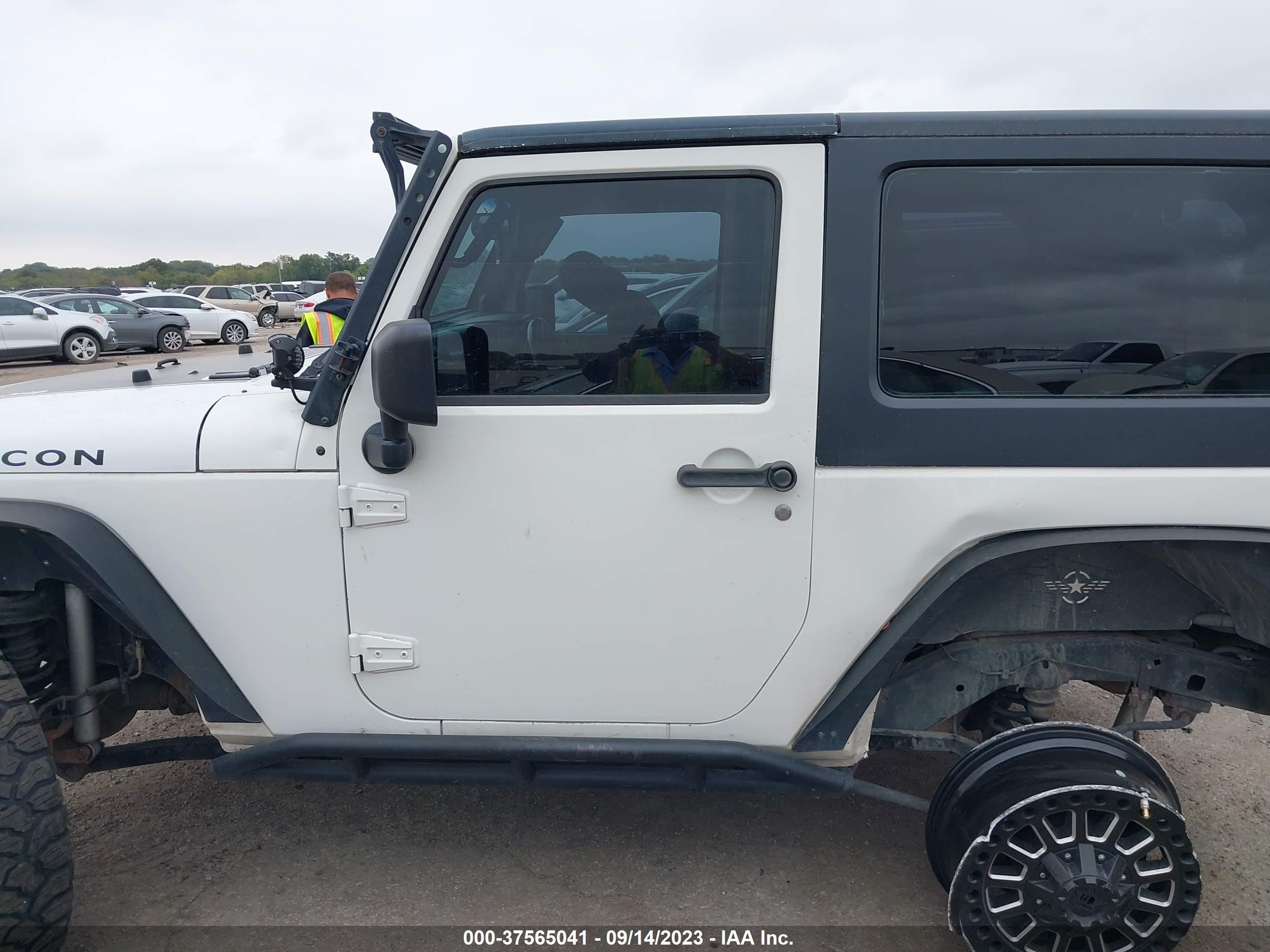 Photo 13 VIN: 1J4FA24179L728975 - JEEP WRANGLER 