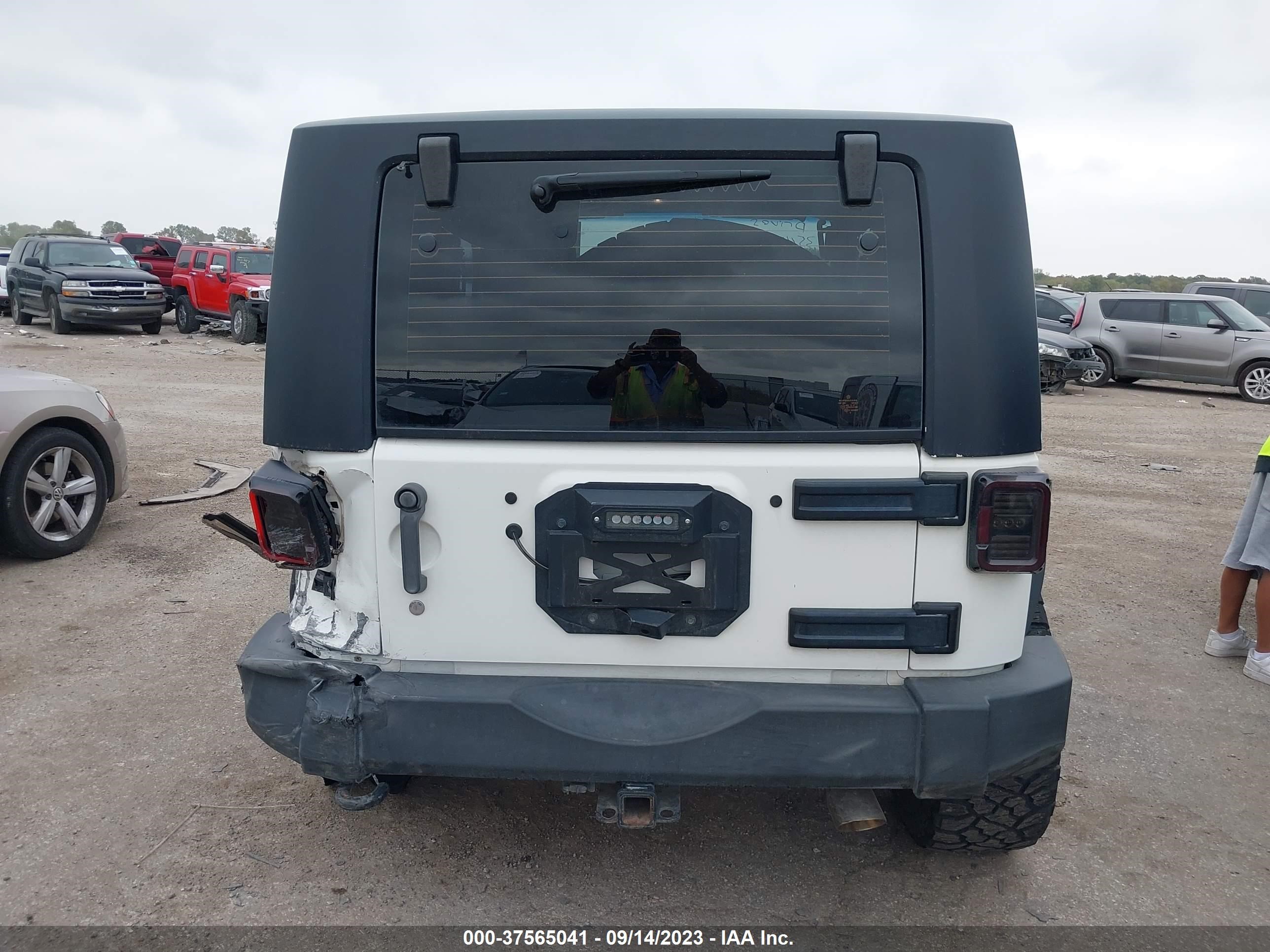 Photo 15 VIN: 1J4FA24179L728975 - JEEP WRANGLER 