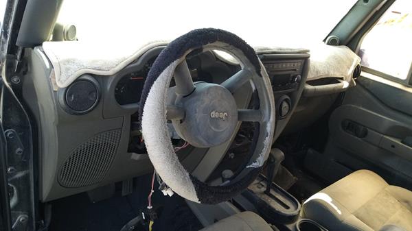 Photo 9 VIN: 1J4FA24188L603109 - JEEP WRANGLER 