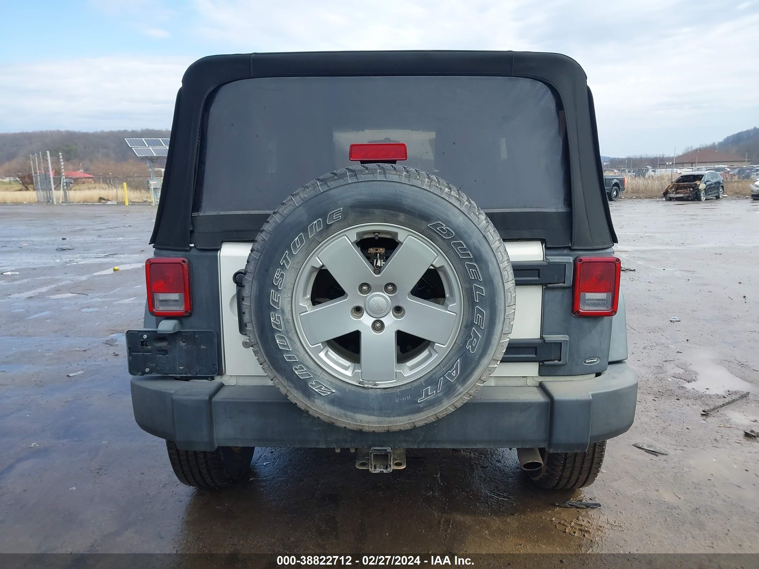 Photo 15 VIN: 1J4FA24199L705553 - JEEP WRANGLER 