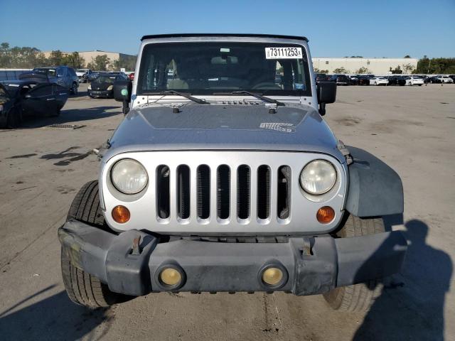 Photo 4 VIN: 1J4FA24199L733627 - JEEP WRANGLER X 