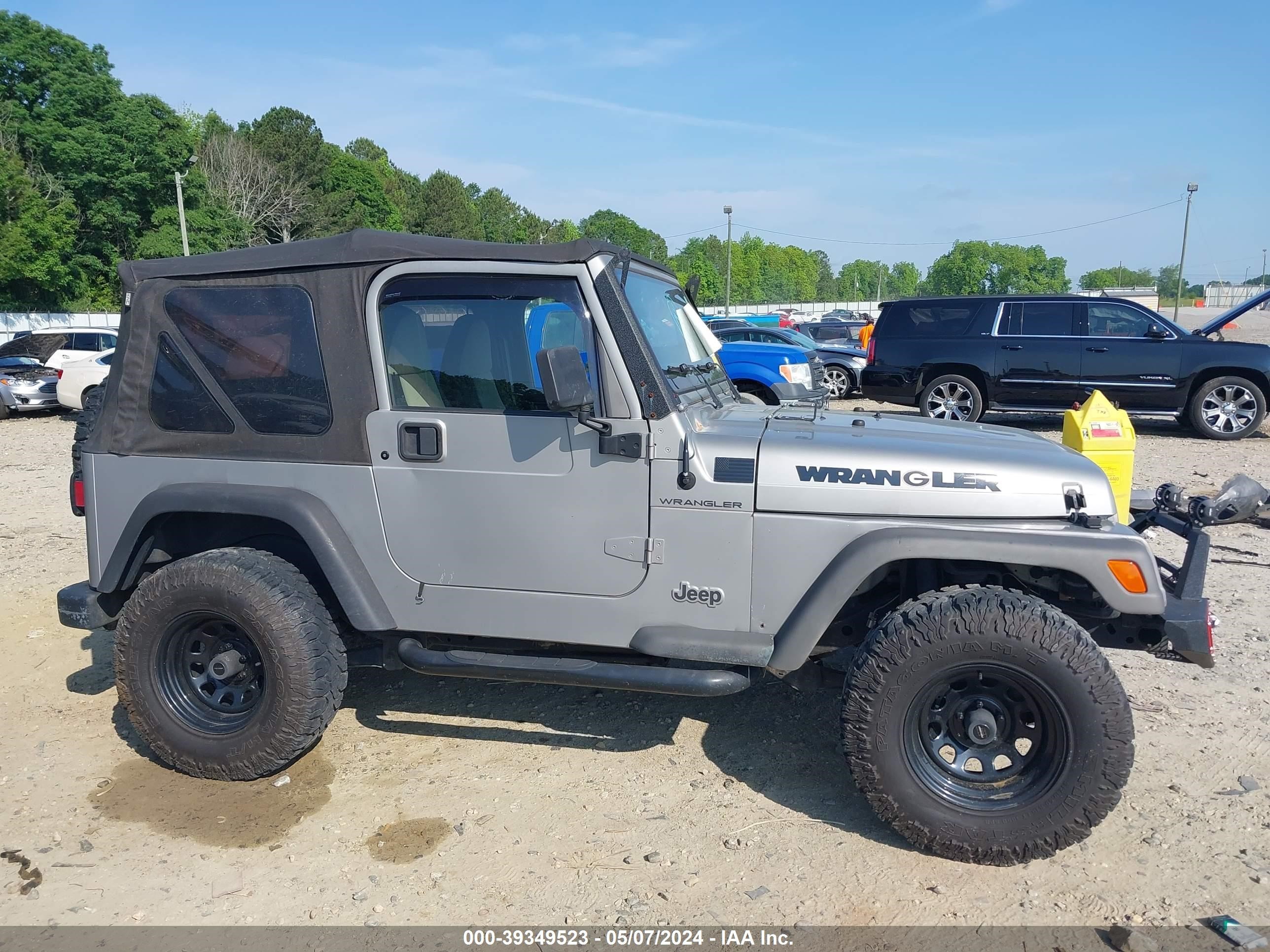 Photo 13 VIN: 1J4FA29P2YP753271 - JEEP WRANGLER 