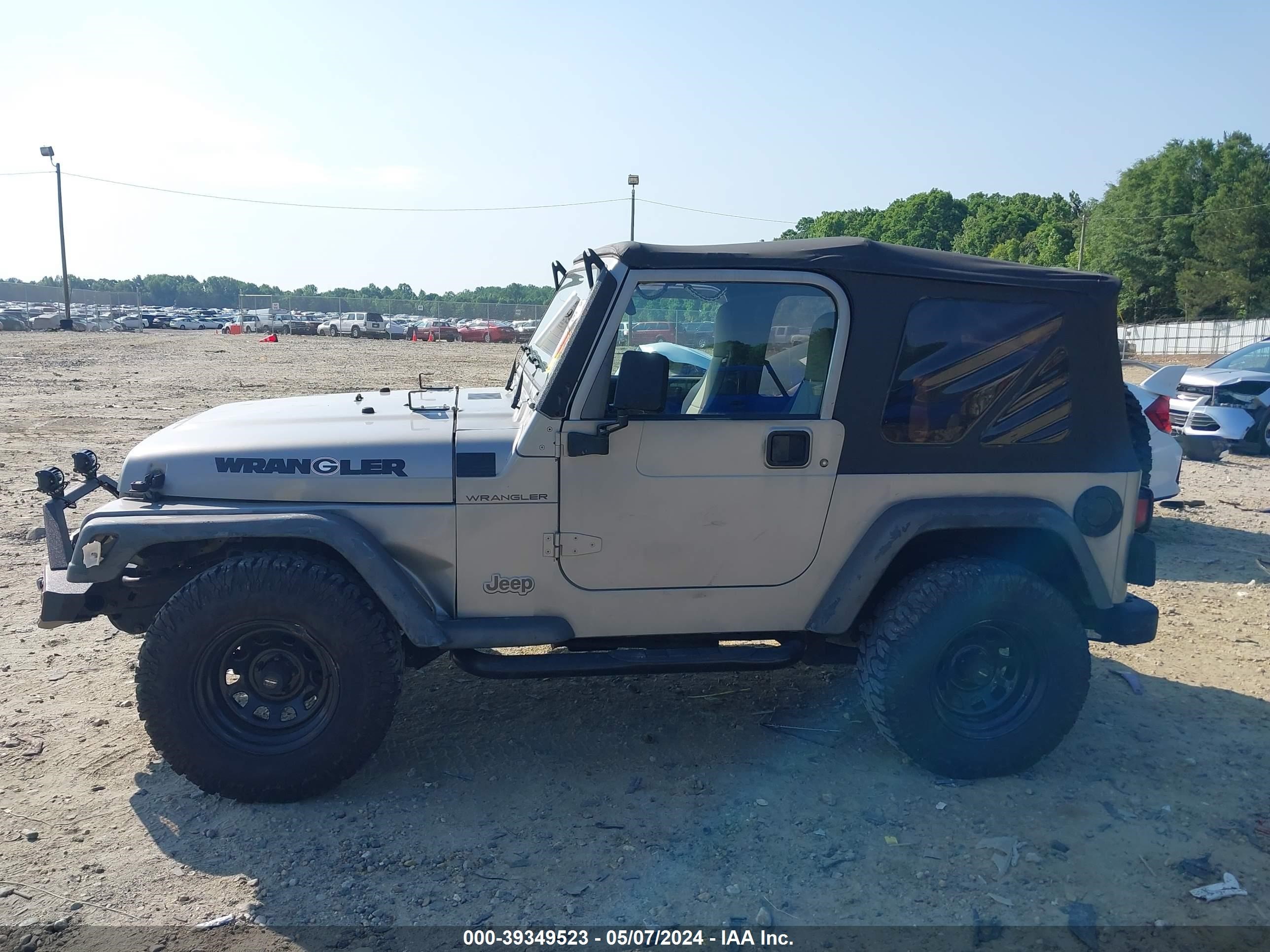 Photo 14 VIN: 1J4FA29P2YP753271 - JEEP WRANGLER 