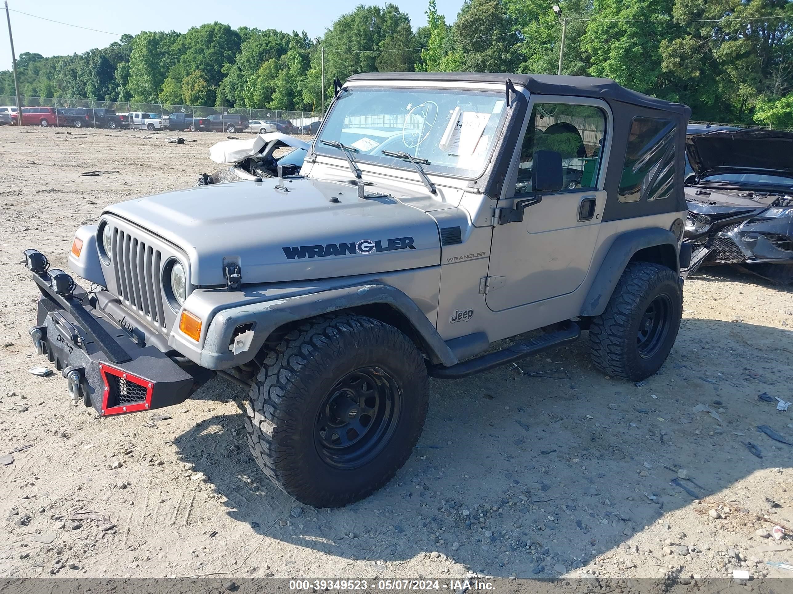 Photo 2 VIN: 1J4FA29P2YP753271 - JEEP WRANGLER 