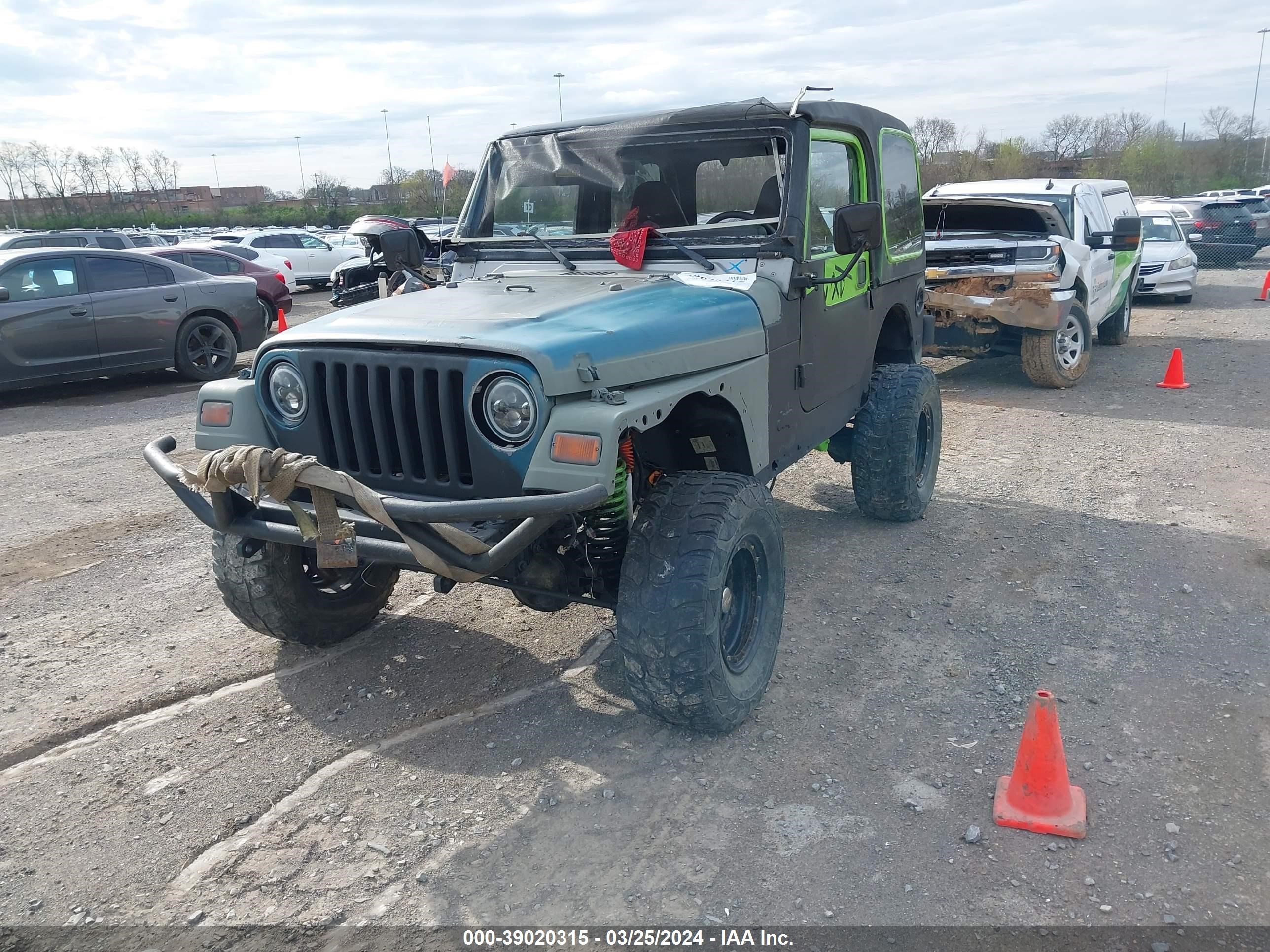 Photo 1 VIN: 1J4FA29P5YP753362 - JEEP NULL 