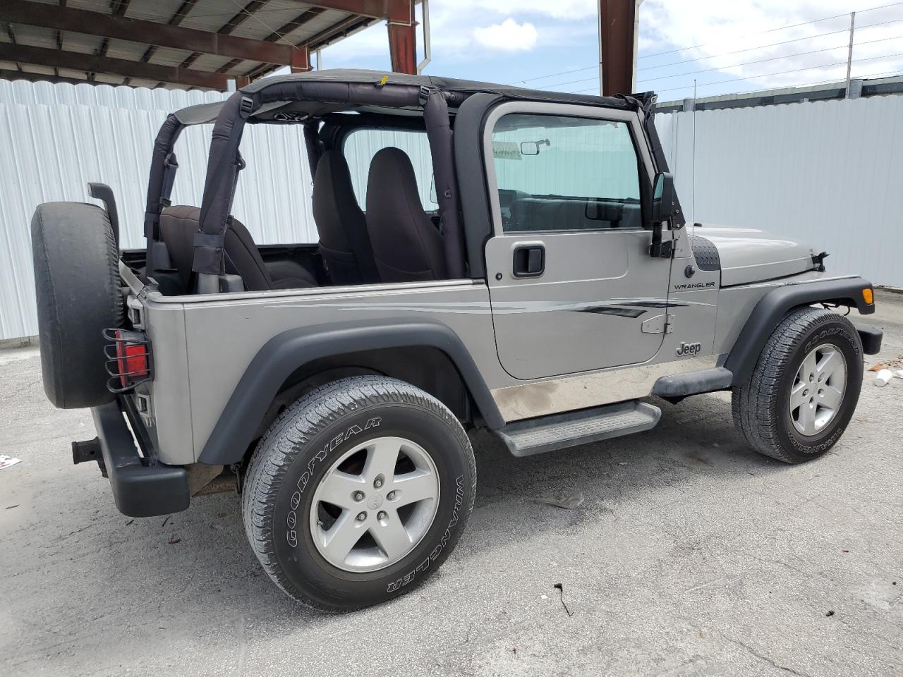 Photo 2 VIN: 1J4FA29P7YP787092 - JEEP WRANGLER 