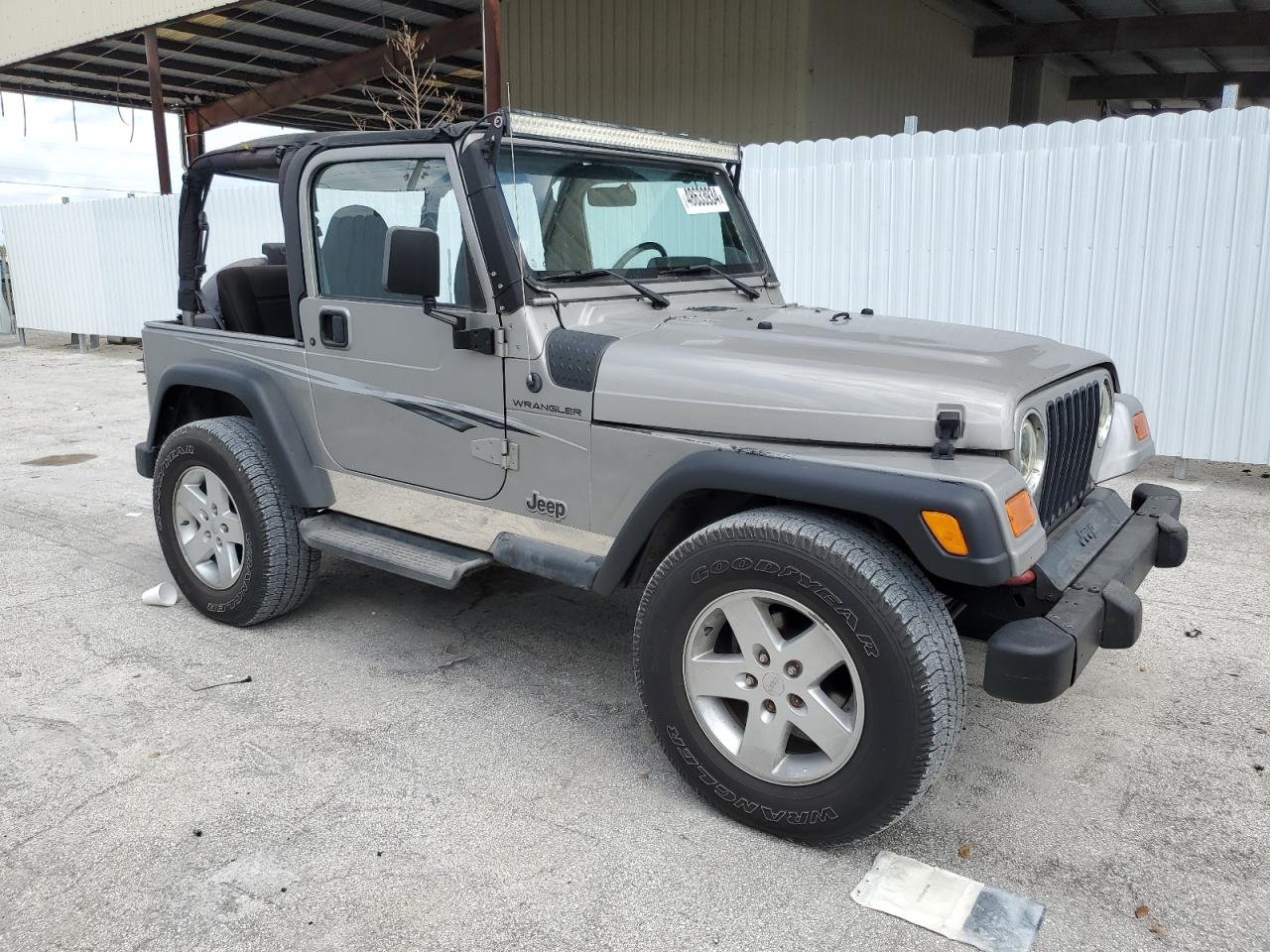 Photo 3 VIN: 1J4FA29P7YP787092 - JEEP WRANGLER 