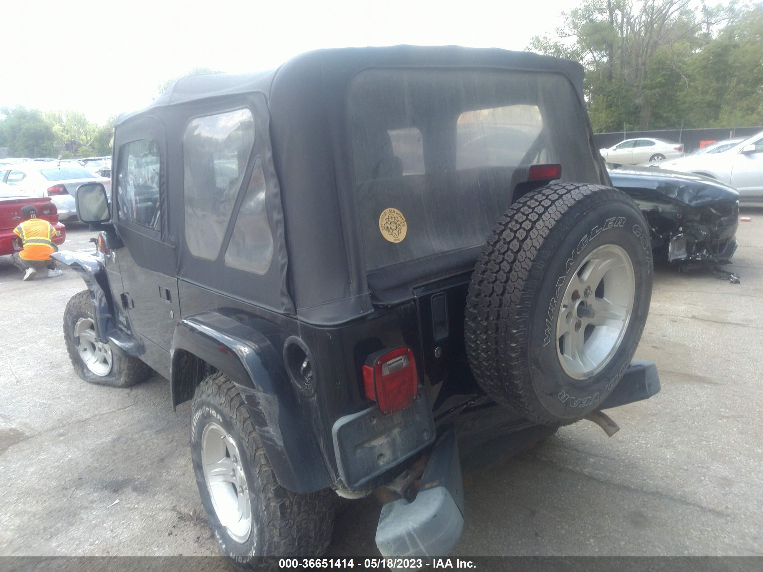 Photo 2 VIN: 1J4FA39S05P369544 - JEEP WRANGLER 