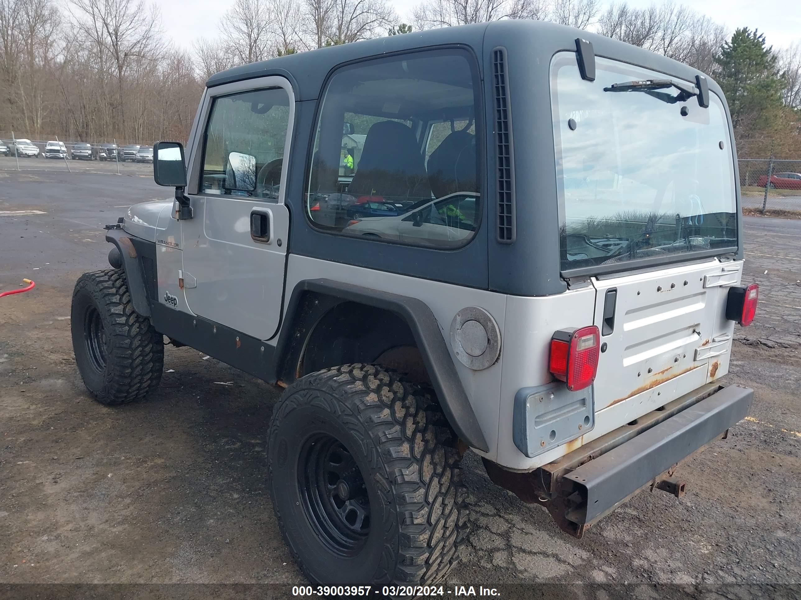 Photo 2 VIN: 1J4FA39S22P743213 - JEEP WRANGLER 