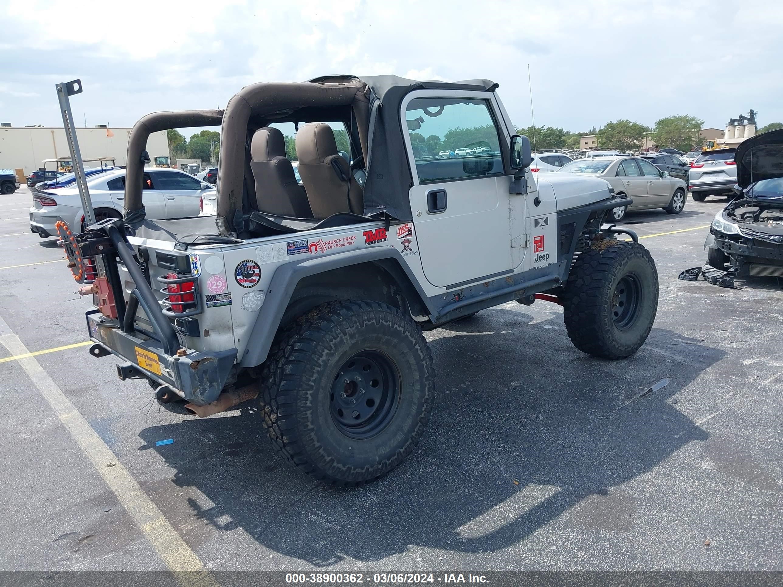 Photo 3 VIN: 1J4FA39S35P330396 - JEEP WRANGLER 