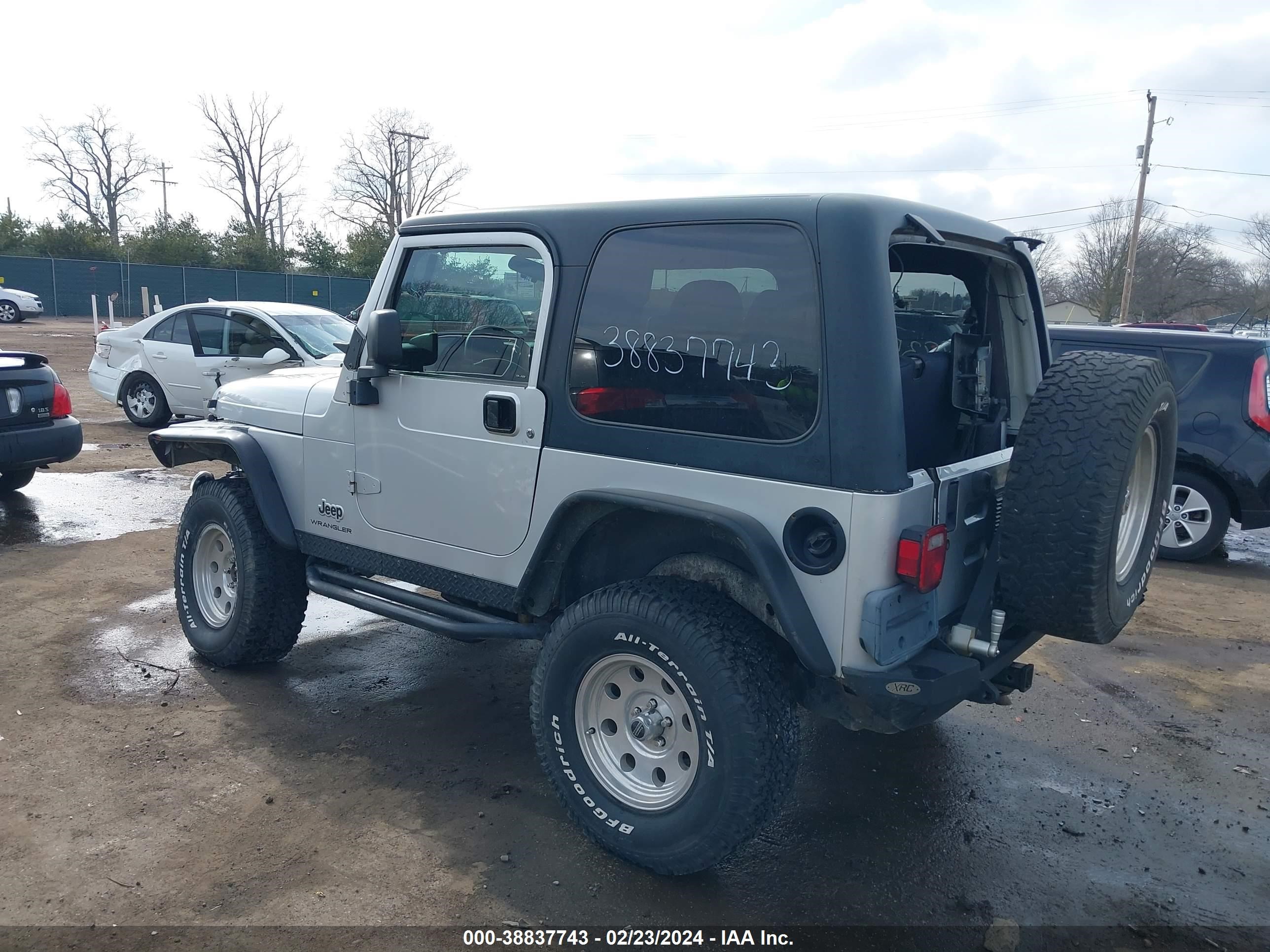 Photo 2 VIN: 1J4FA39S73P352432 - JEEP WRANGLER 