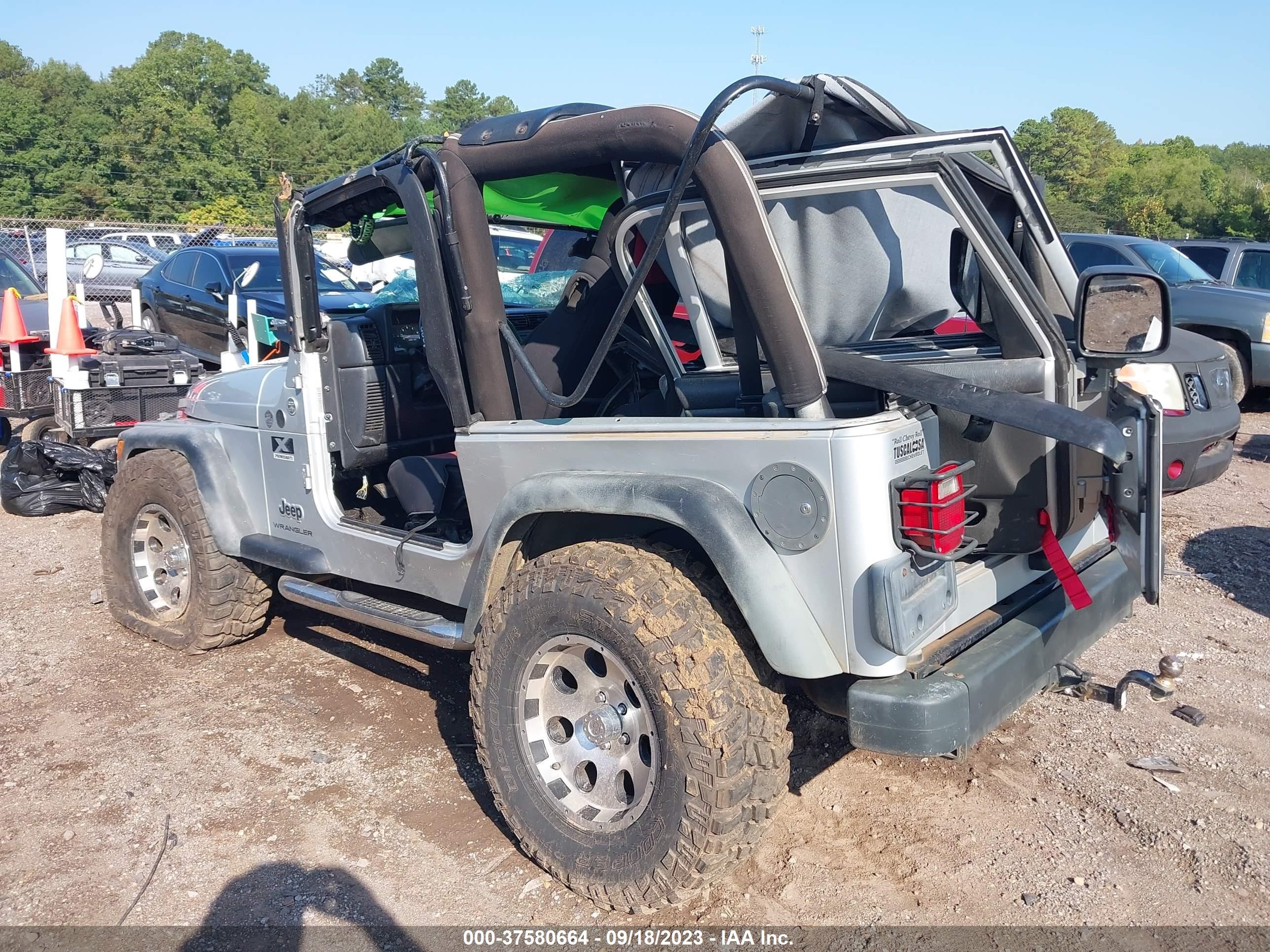 Photo 2 VIN: 1J4FA39S75P385899 - JEEP WRANGLER 