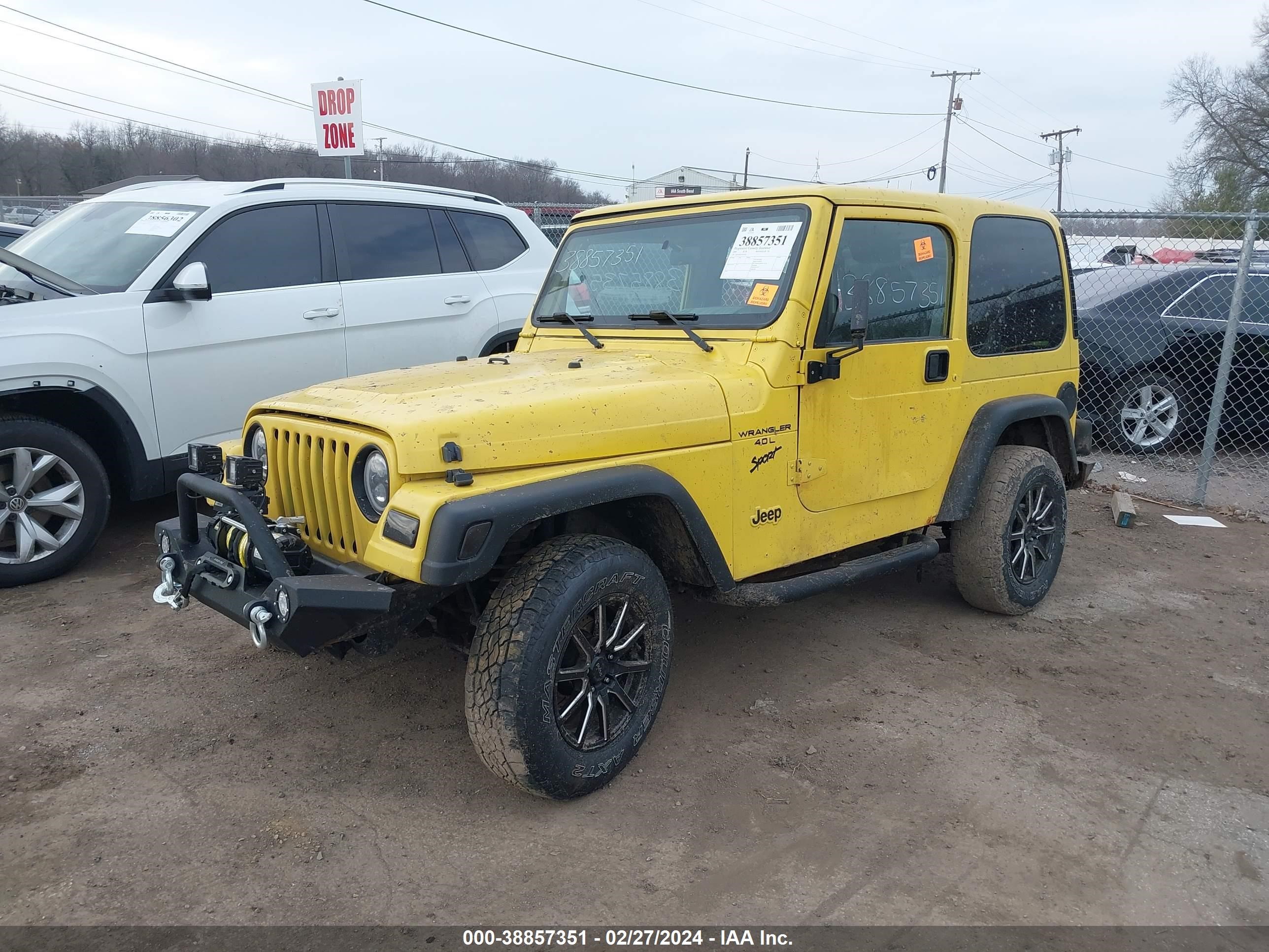 Photo 1 VIN: 1J4FA49S1YP747591 - JEEP WRANGLER 