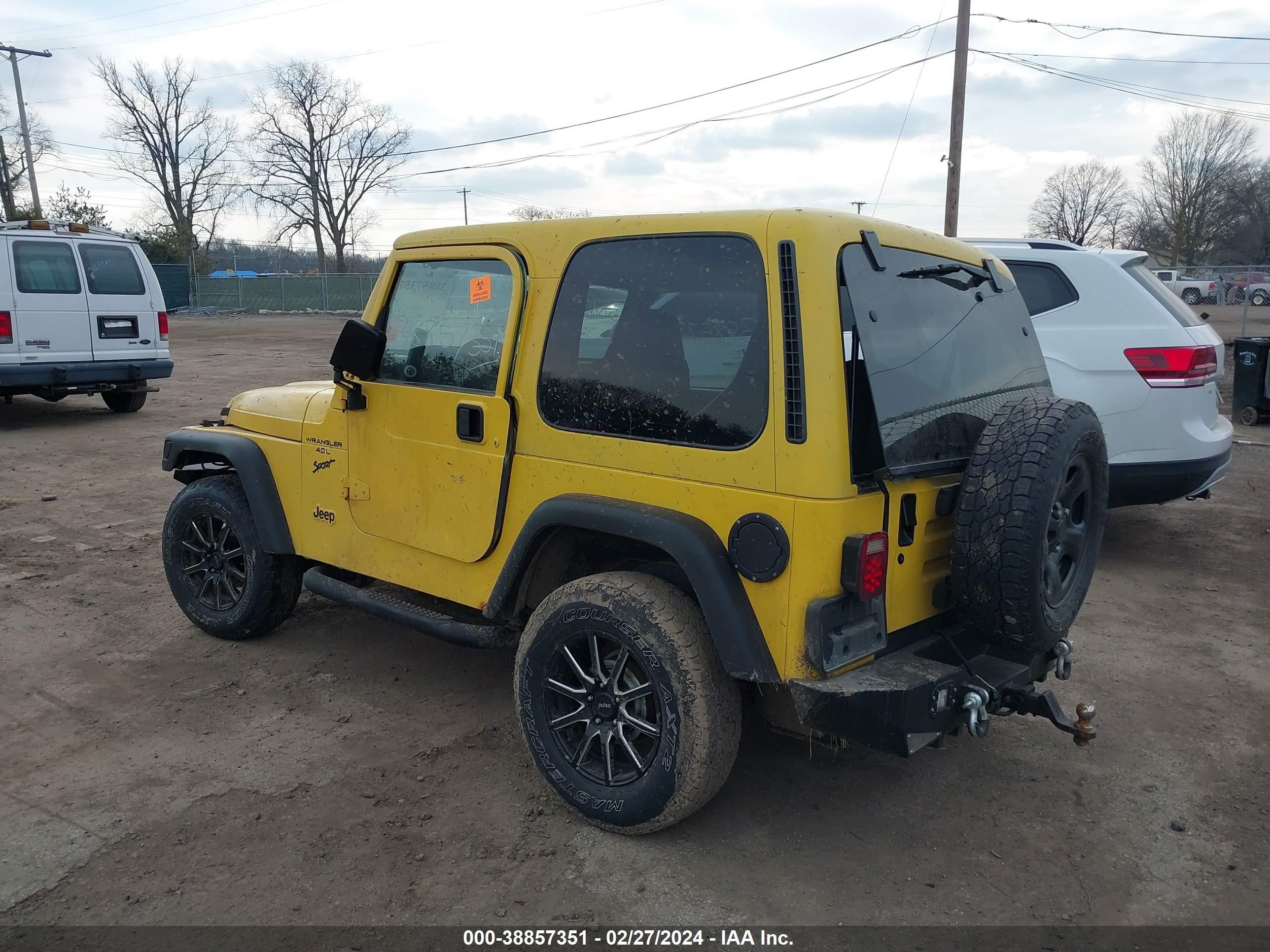 Photo 2 VIN: 1J4FA49S1YP747591 - JEEP WRANGLER 