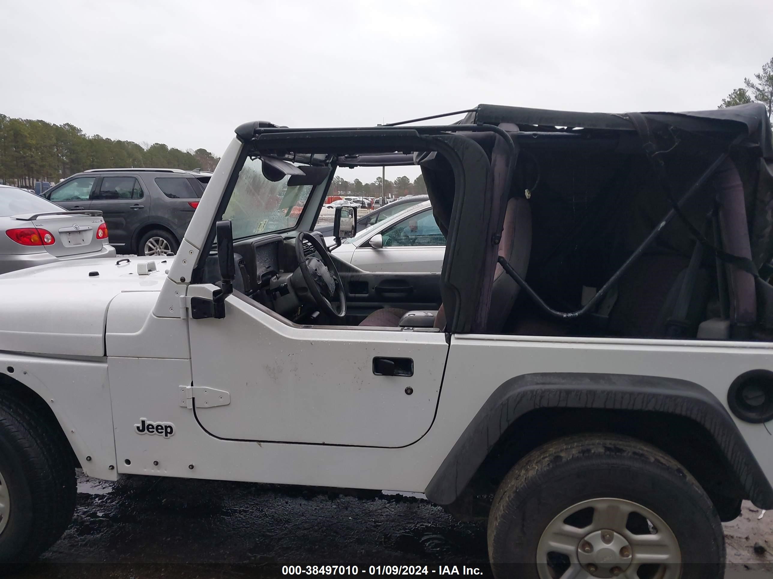 Photo 13 VIN: 1J4FA49S1YP781207 - JEEP WRANGLER 