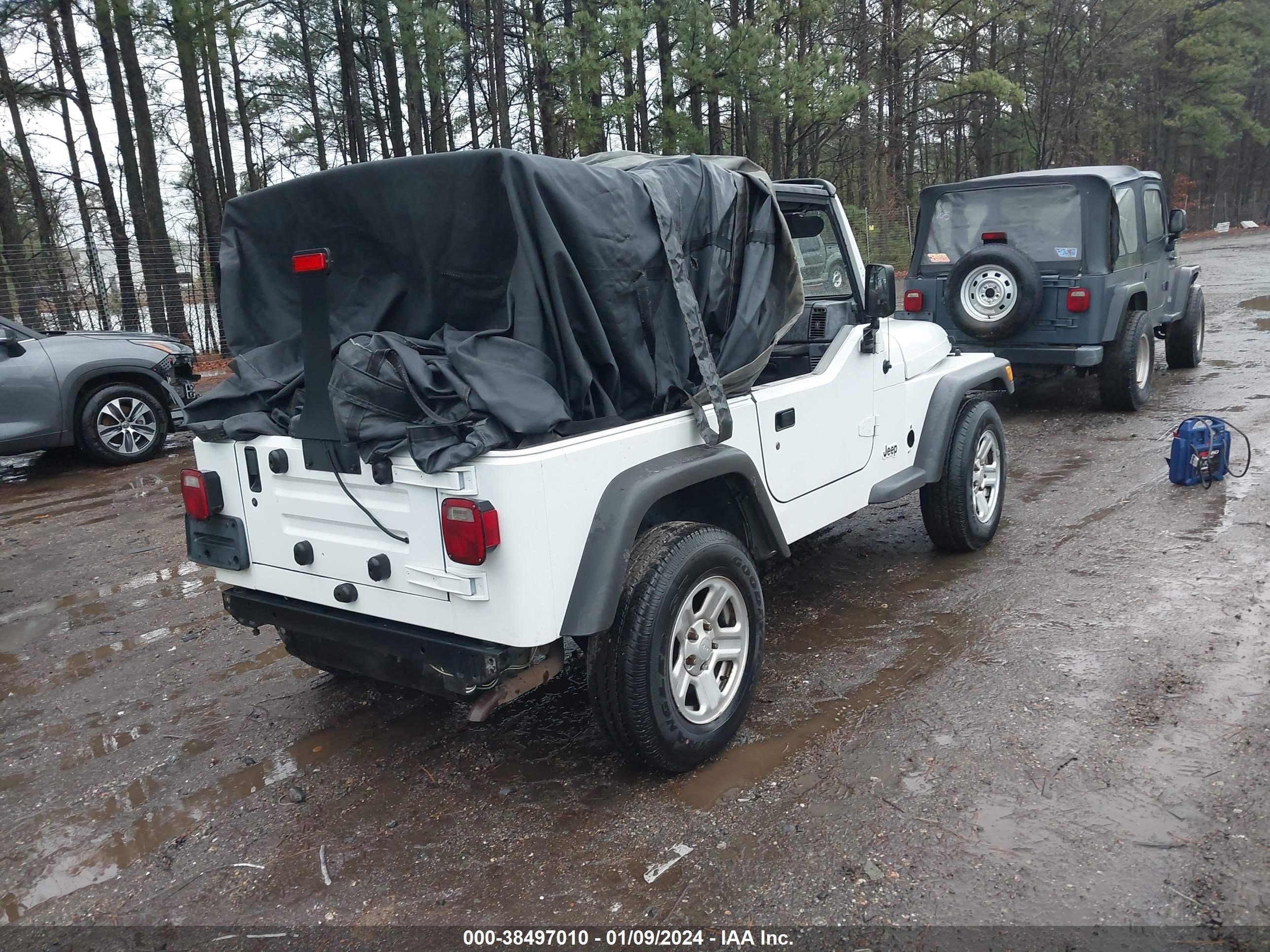 Photo 3 VIN: 1J4FA49S1YP781207 - JEEP WRANGLER 