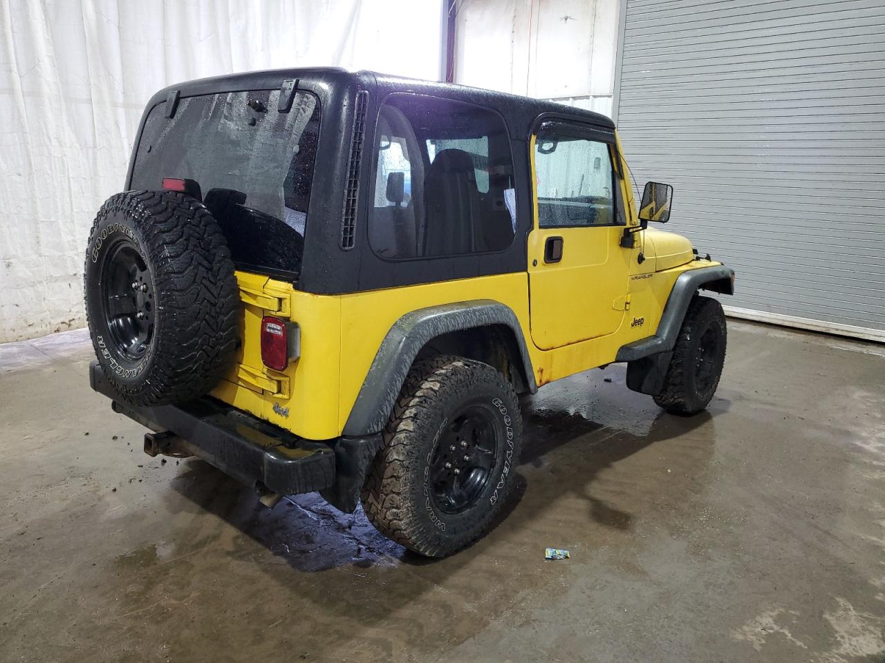 Photo 2 VIN: 1J4FA49S22P703705 - JEEP WRANGLER 